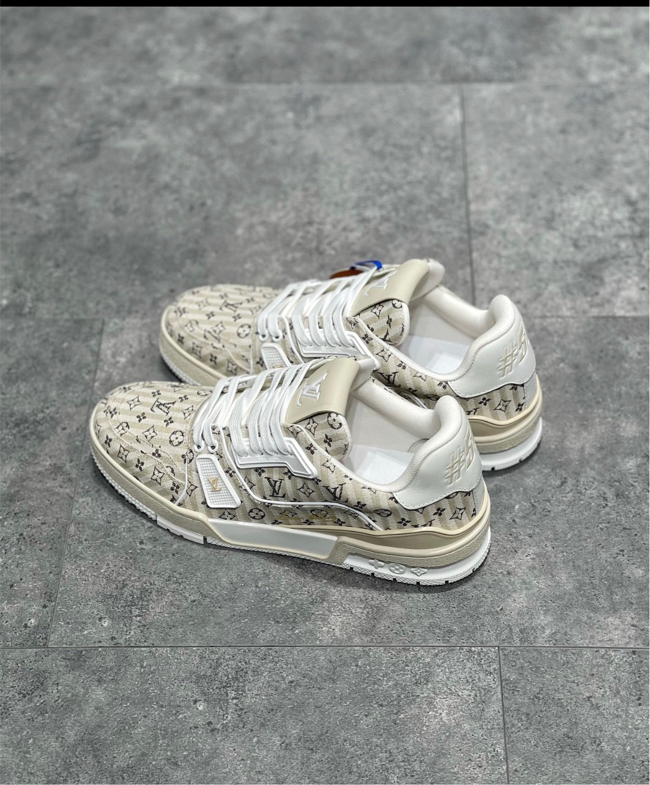 Sneakers Lv Trainers gris facture