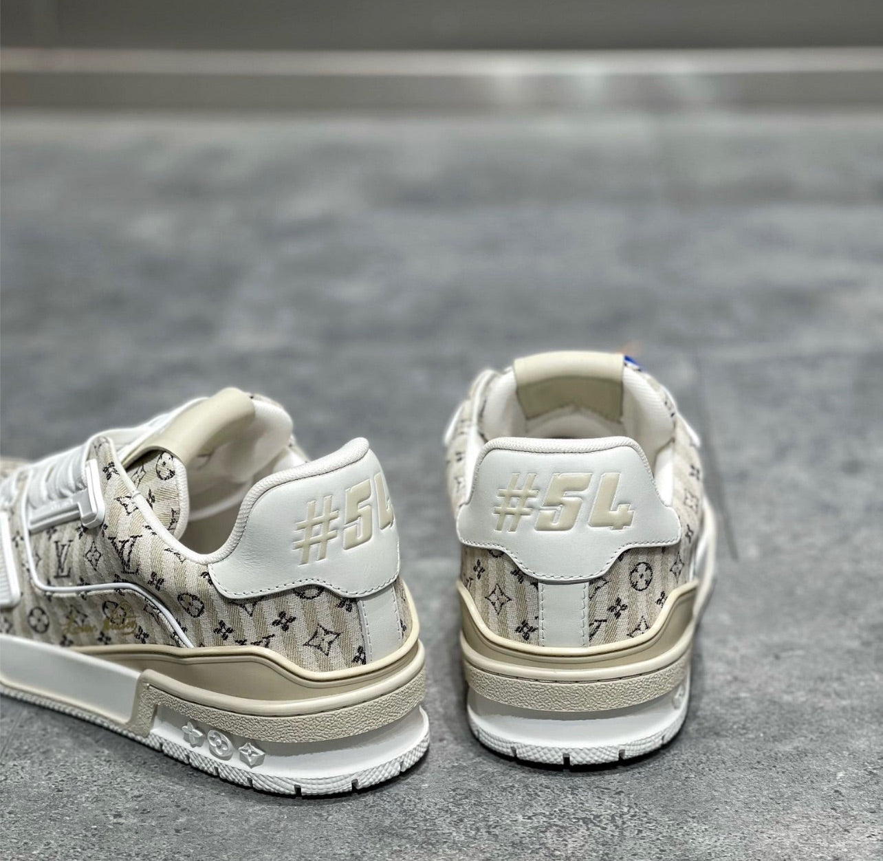 Sneakers Lv Trainers gris facture