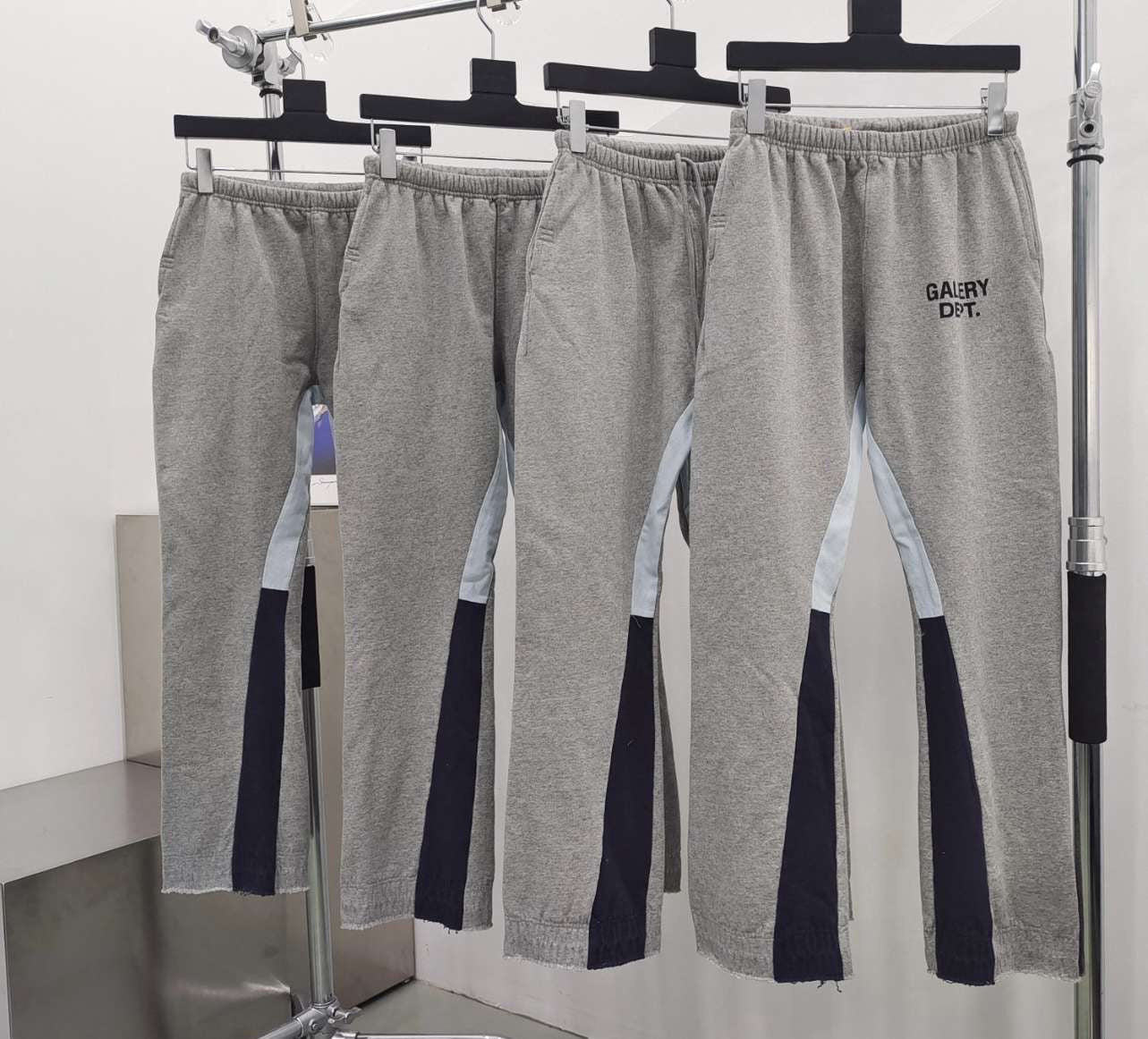 Galeries Dépt Hose hellgrau
