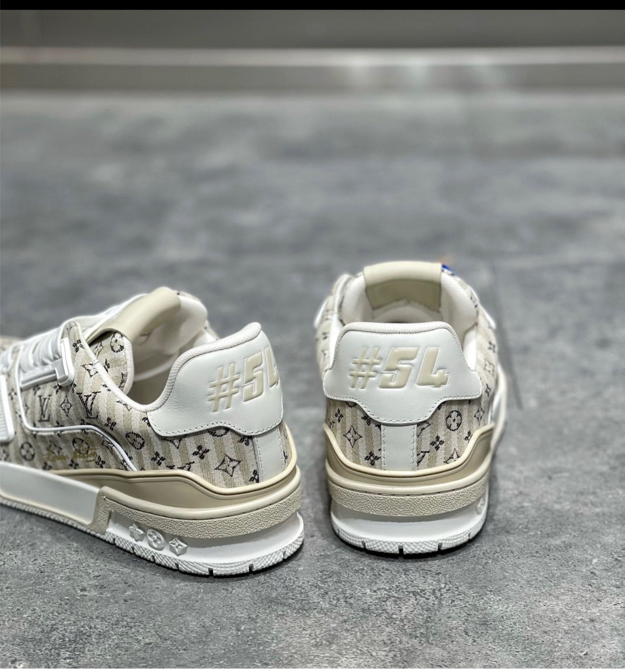 Sneakers Lv Trainers gris facture