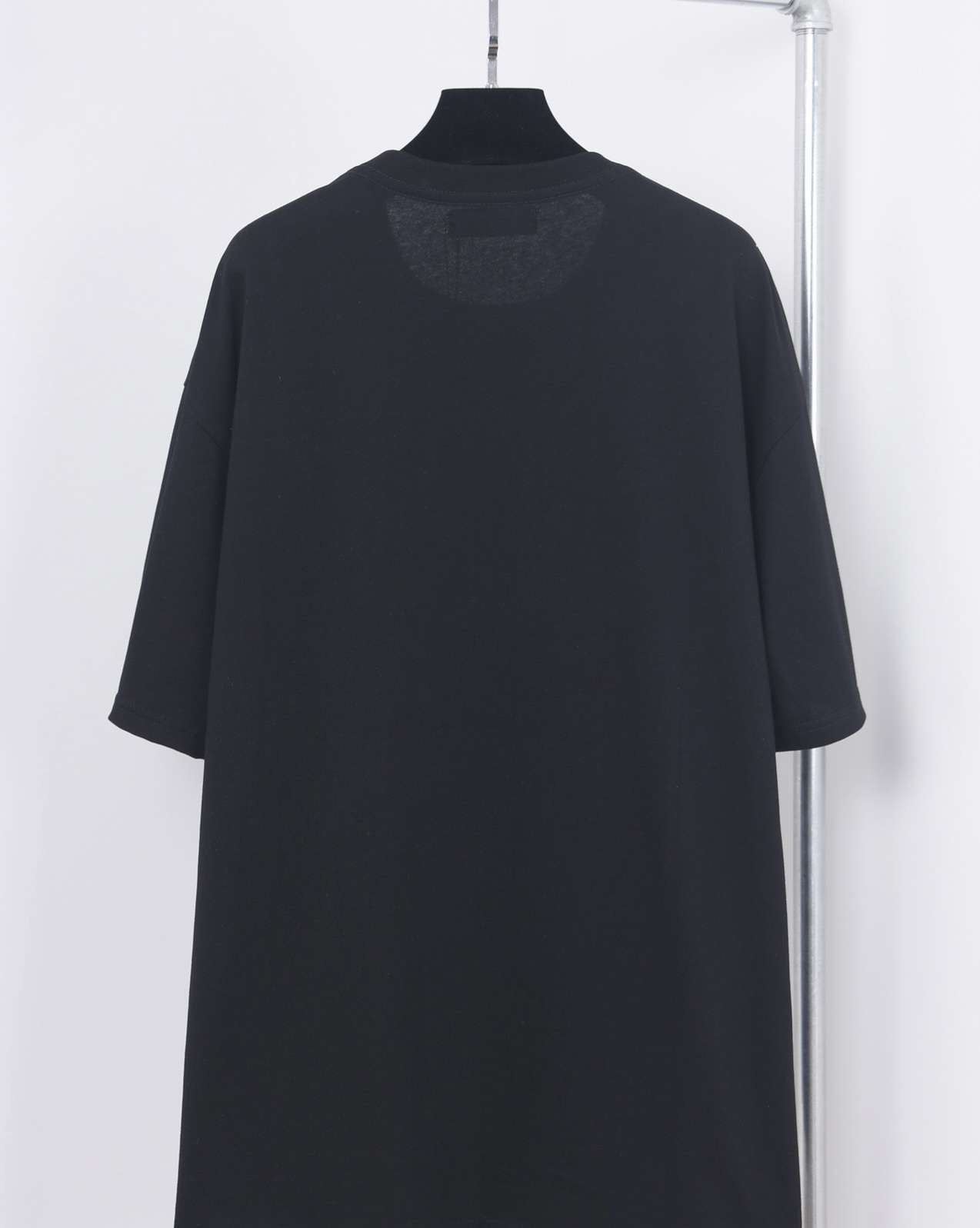 Amr schwarz-blaues T-Shirt