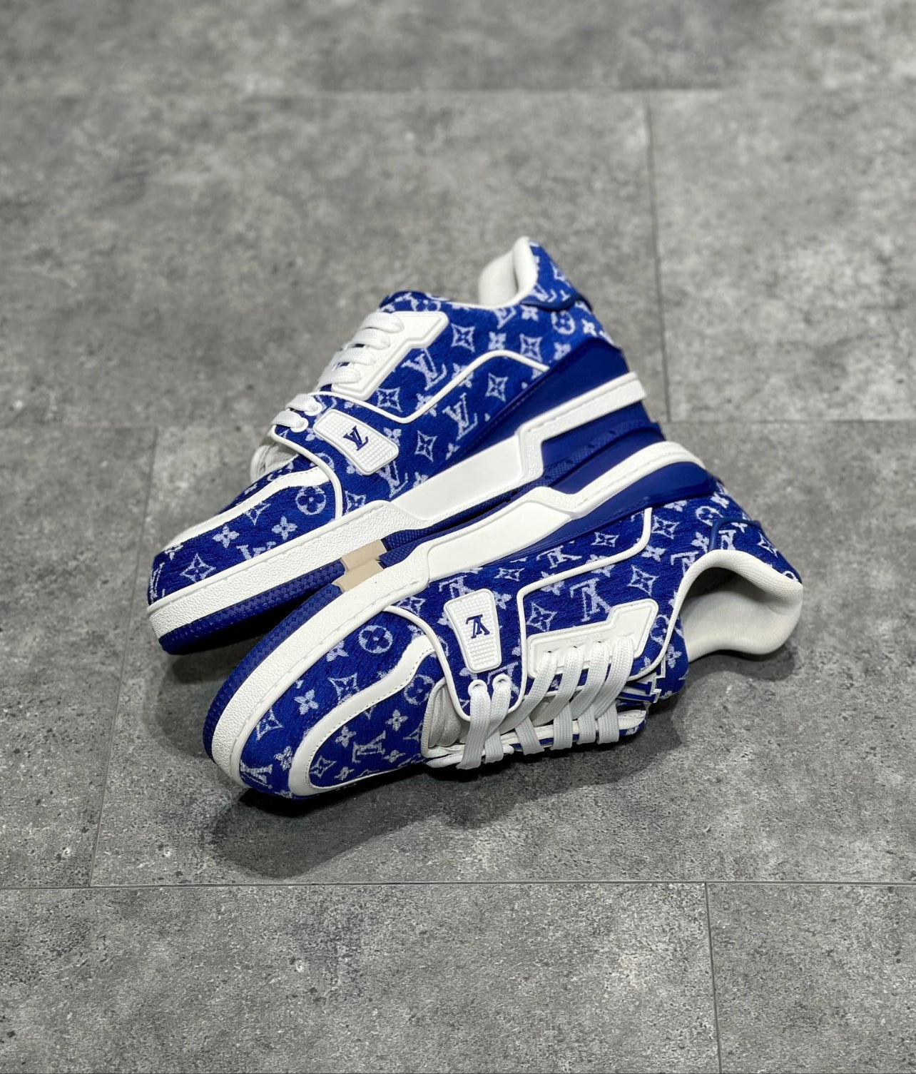 Sneakers Lv Trainers bleu daim facture