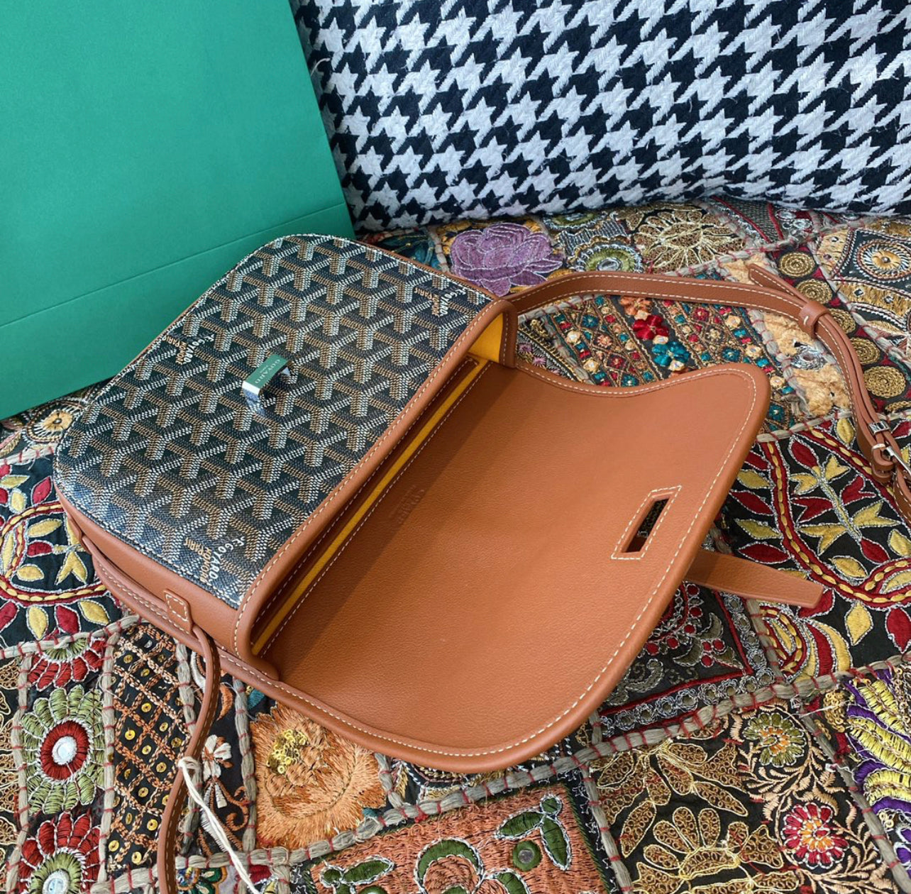 Vintage Belvedere leather brown invoice bag