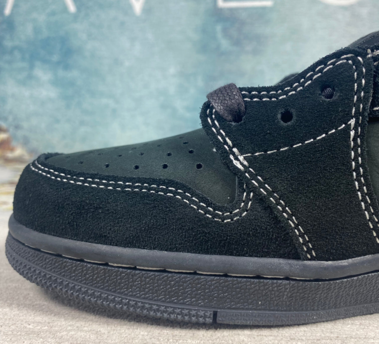 AJ low Travis black stock X authentification ✔️ 1:1 Facture 10/10