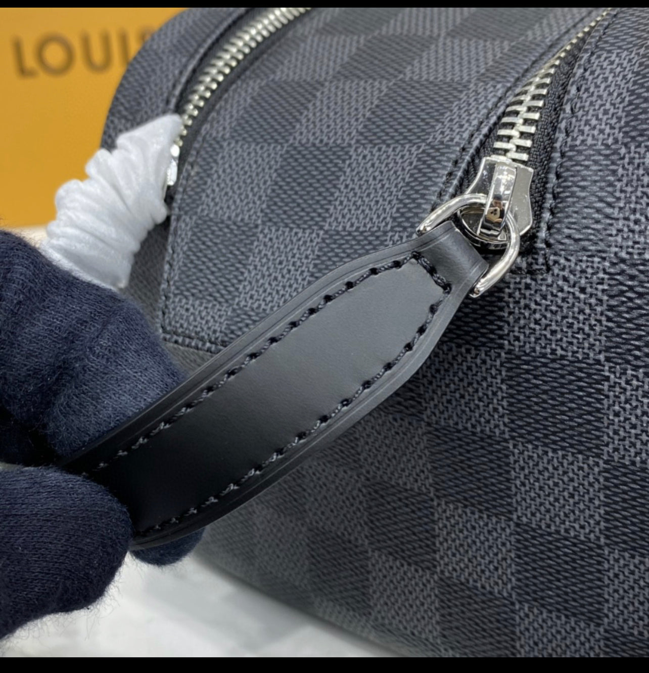 Lv 2023 toiletry bag