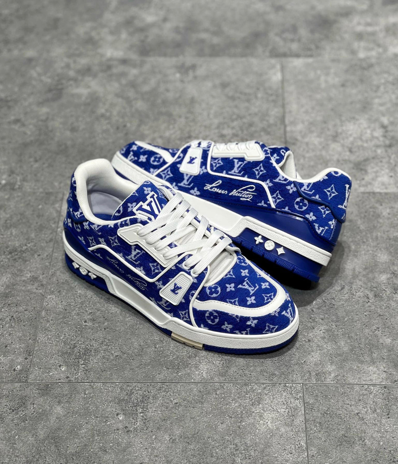 Sneakers Lv Trainers bleu daim facture