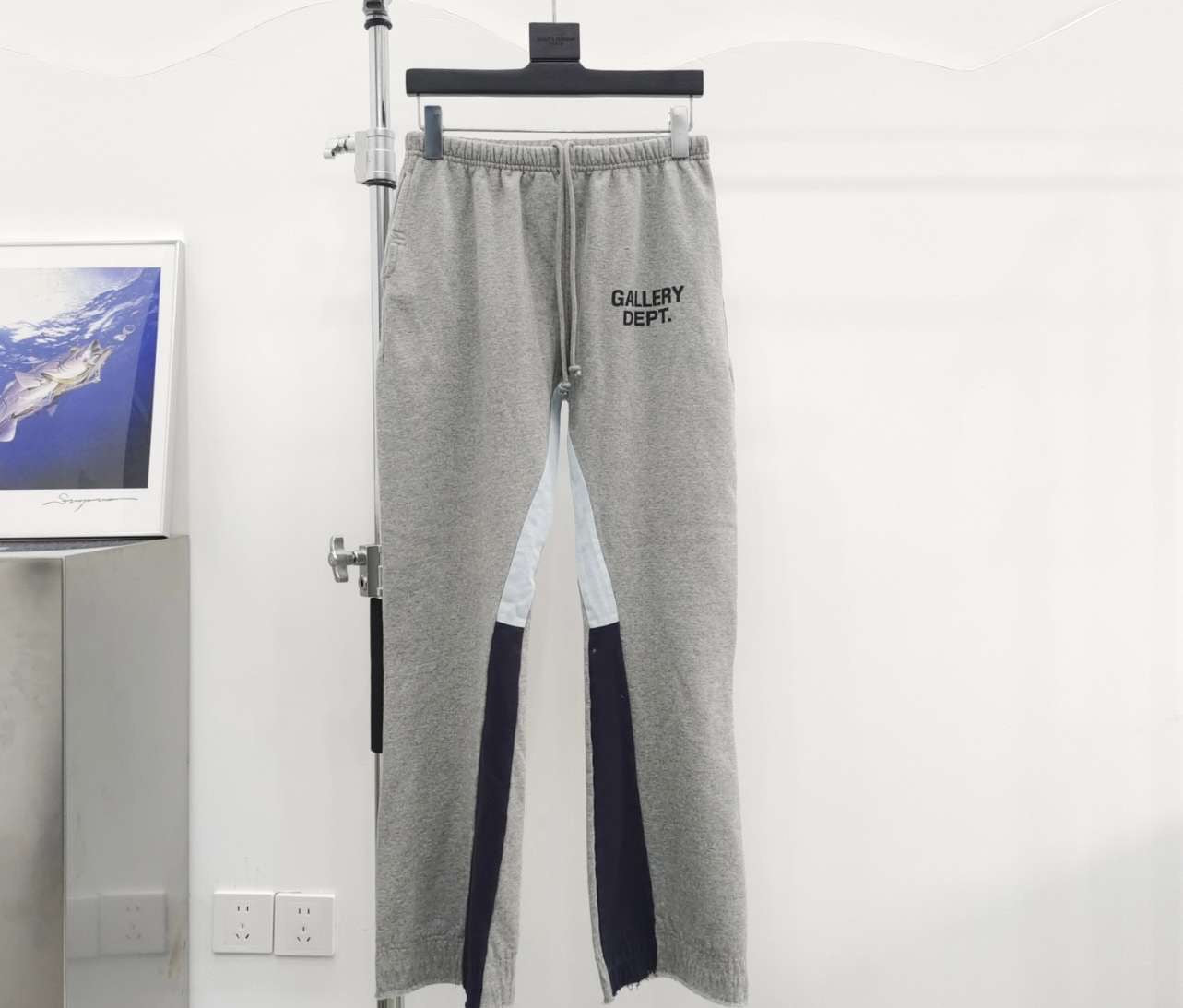 Galeries Dépt Hose hellgrau