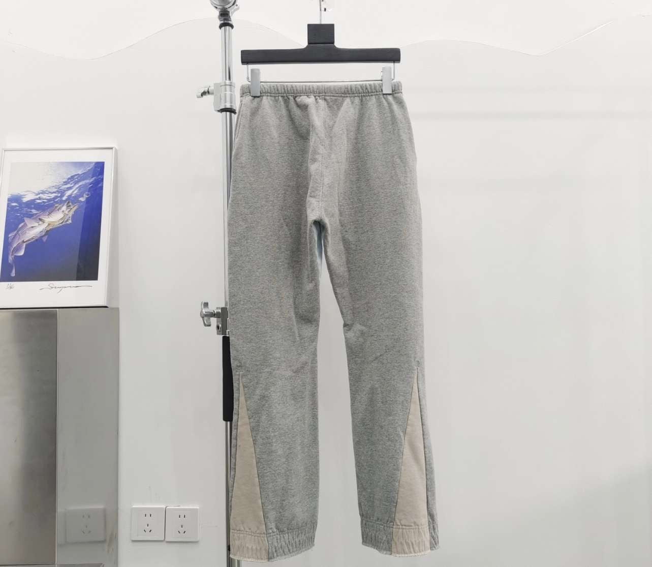 Galeries Dépt Hose hellgrau