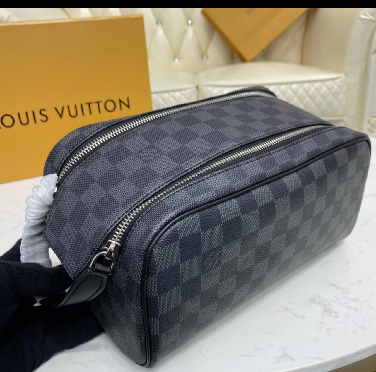 Lv 2023 toiletry bag