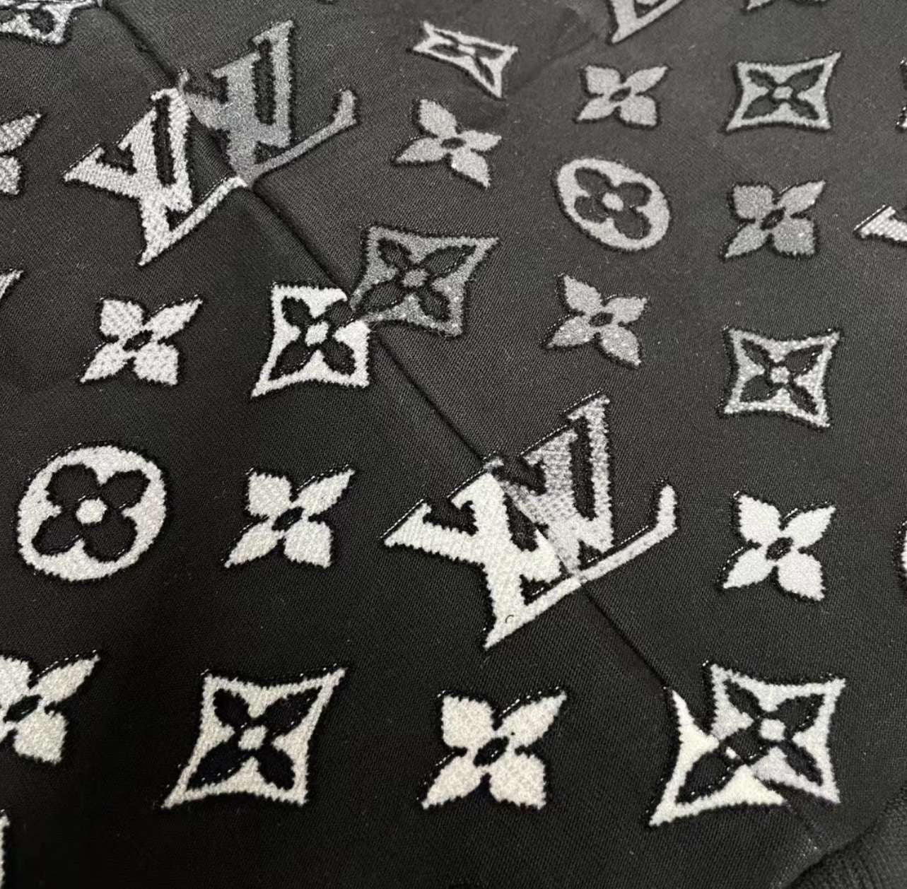 Schwarzes LV-Sweatshirt mit Muster