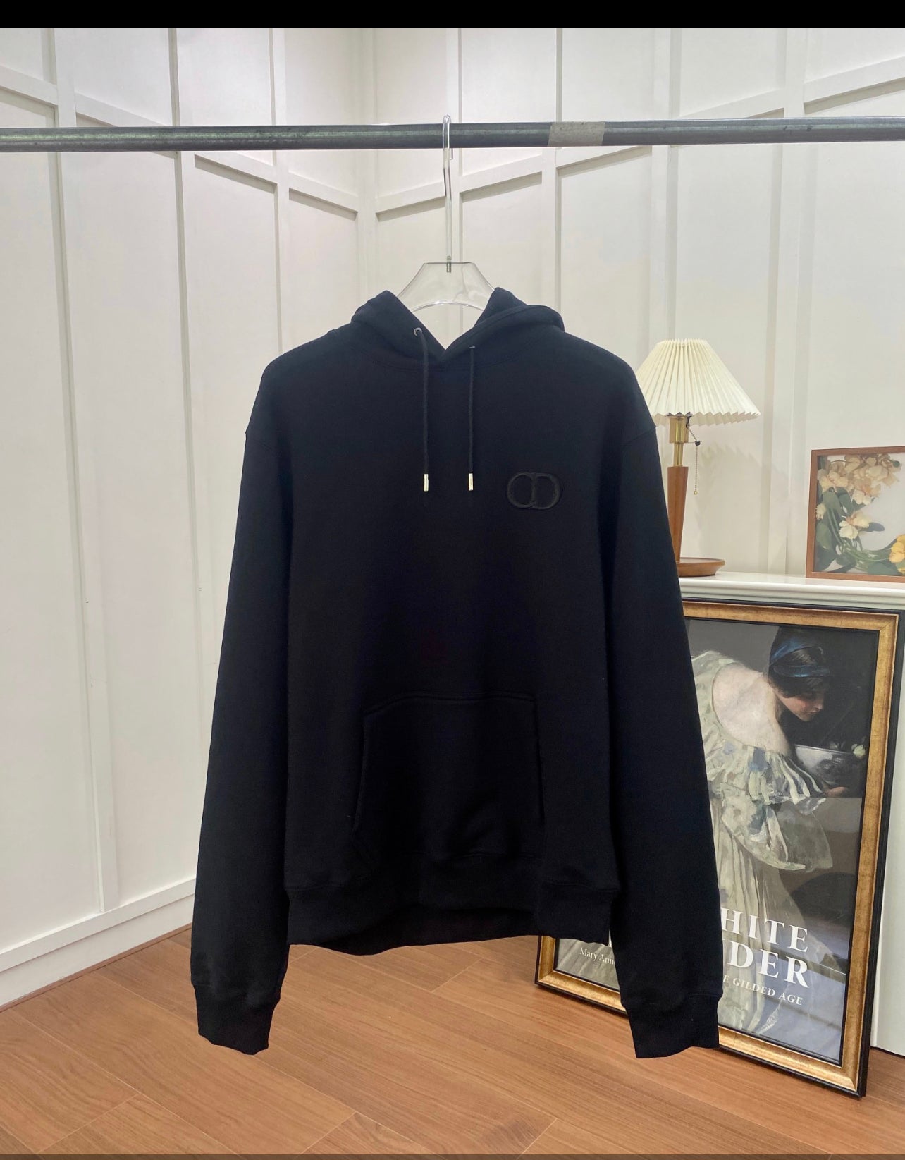 Schwarzes Sweatshirt mit CD-Rechnung