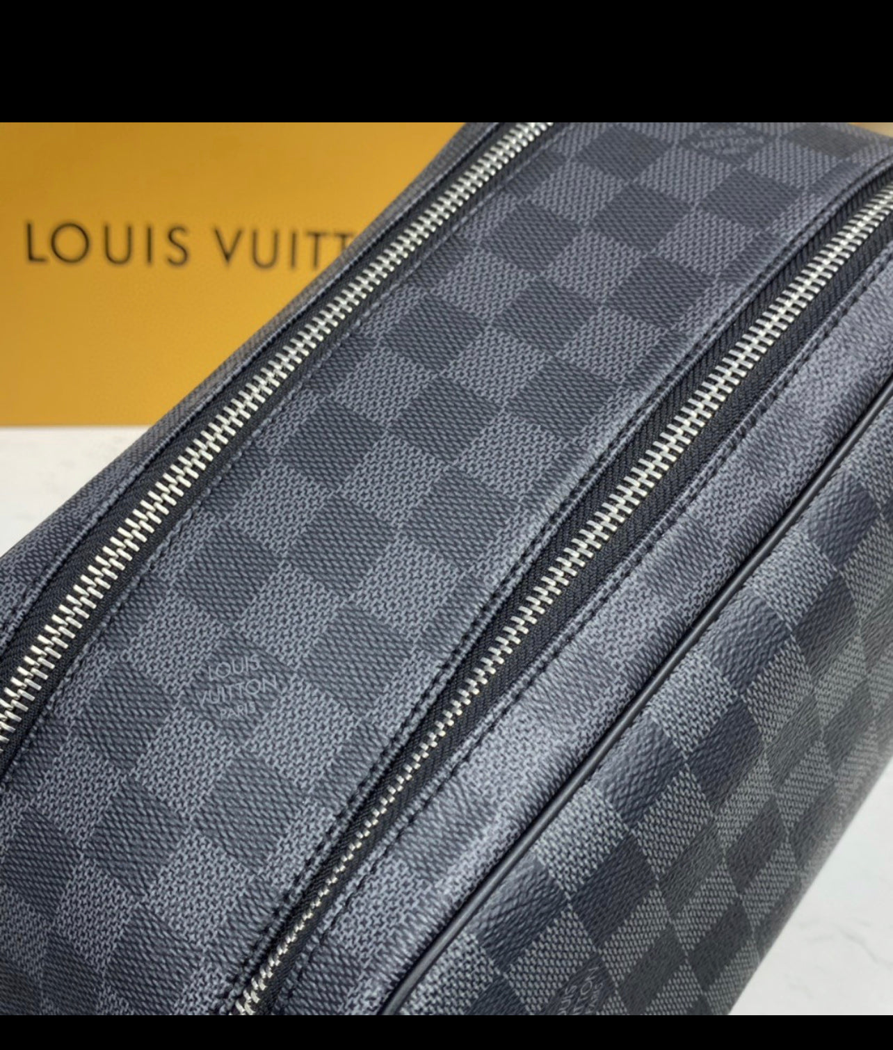 Lv 2023 toiletry bag
