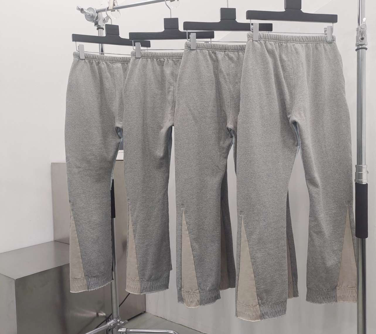 Galeries Dépt Hose hellgrau