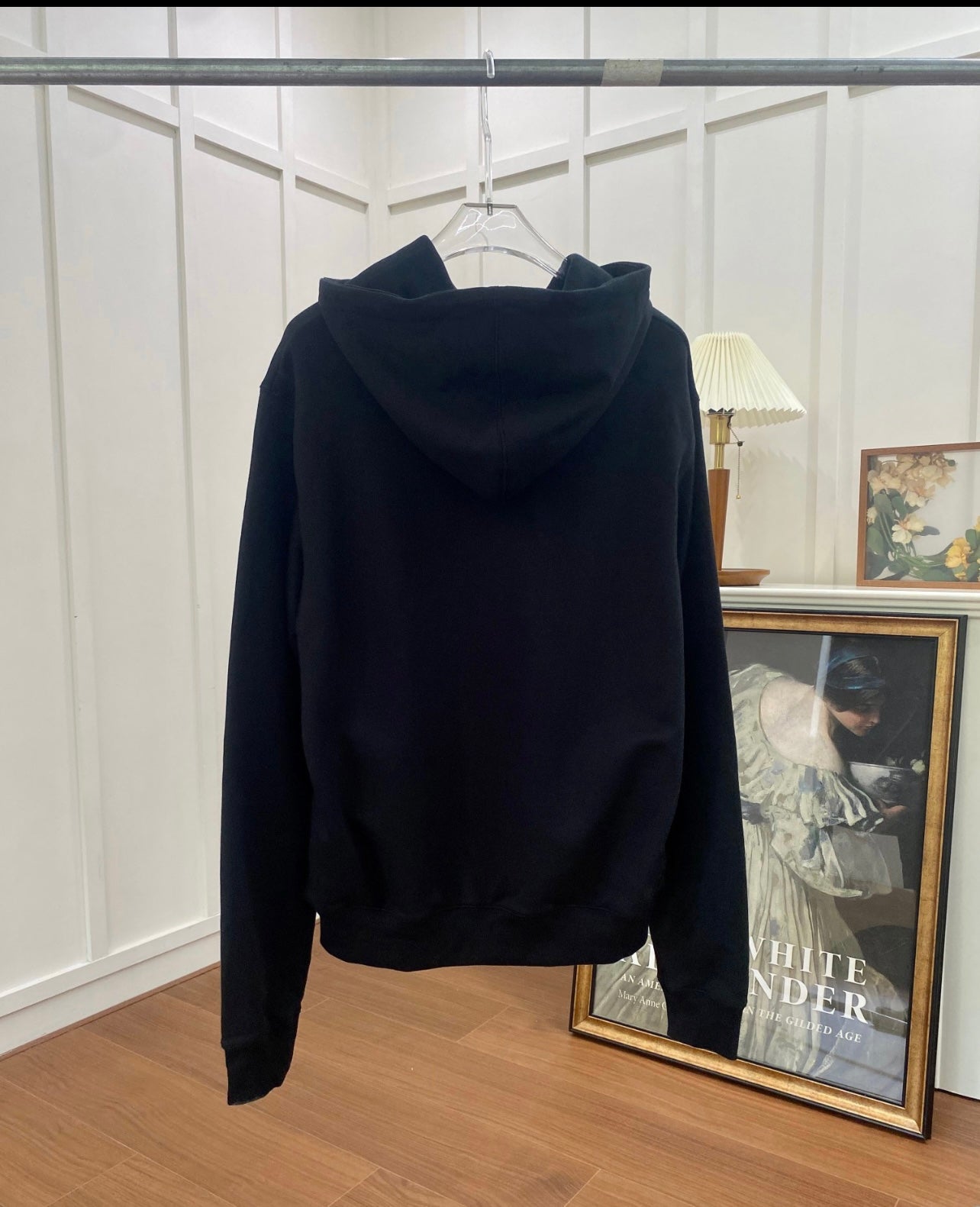 Schwarzes Sweatshirt mit CD-Rechnung