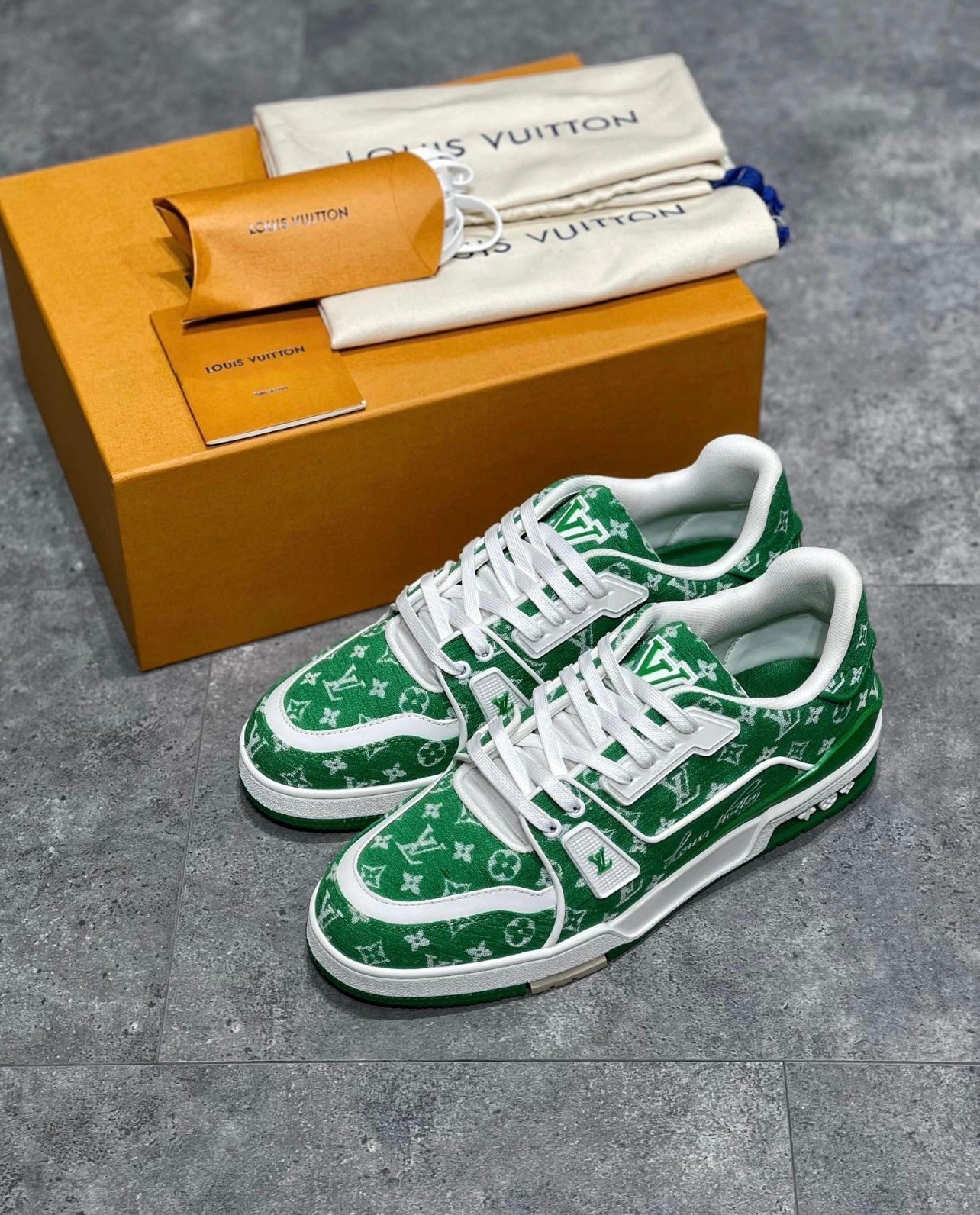Sneakers Lv Trainers vert daim facture