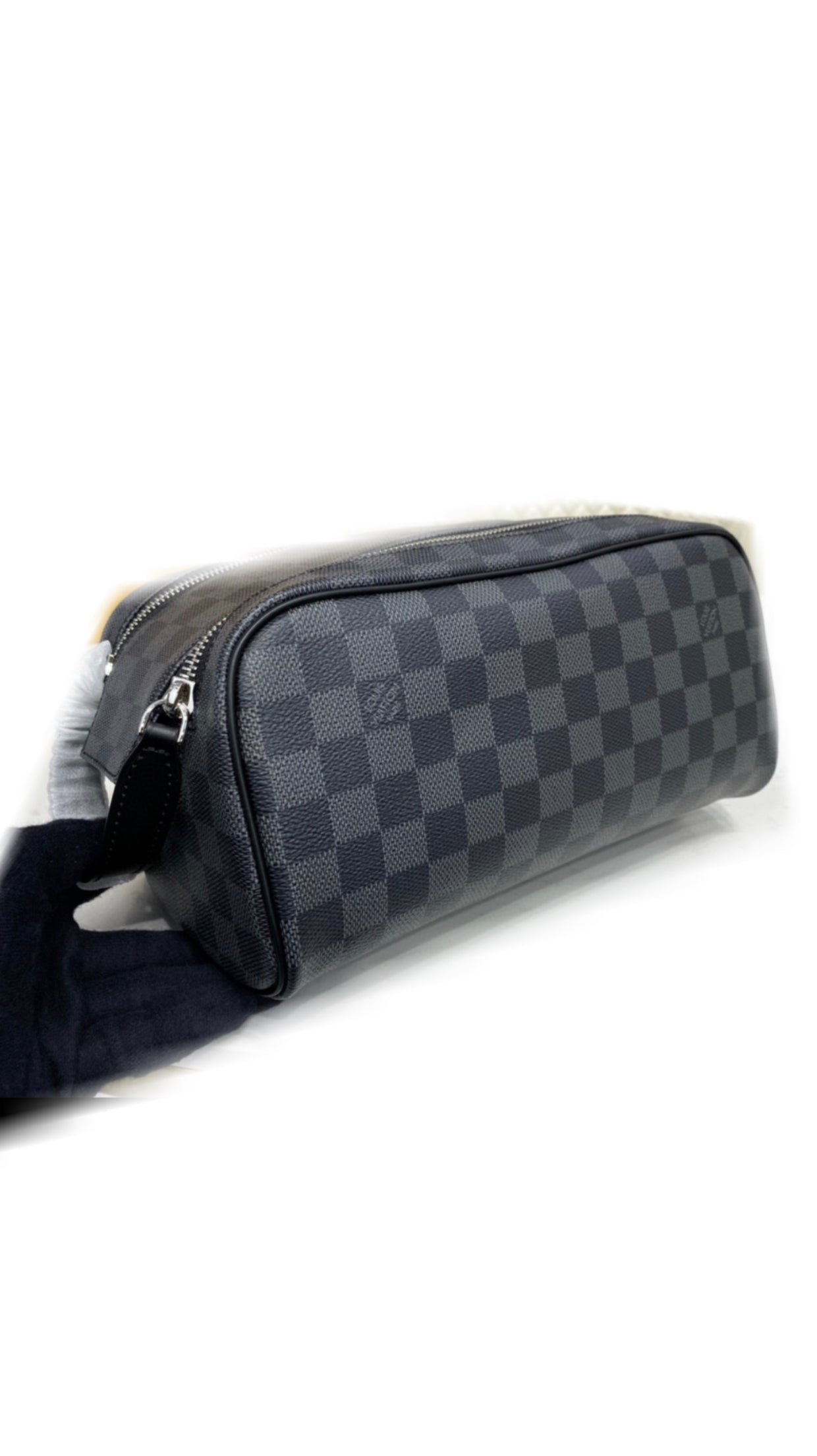 Lv 2023 toiletry bag