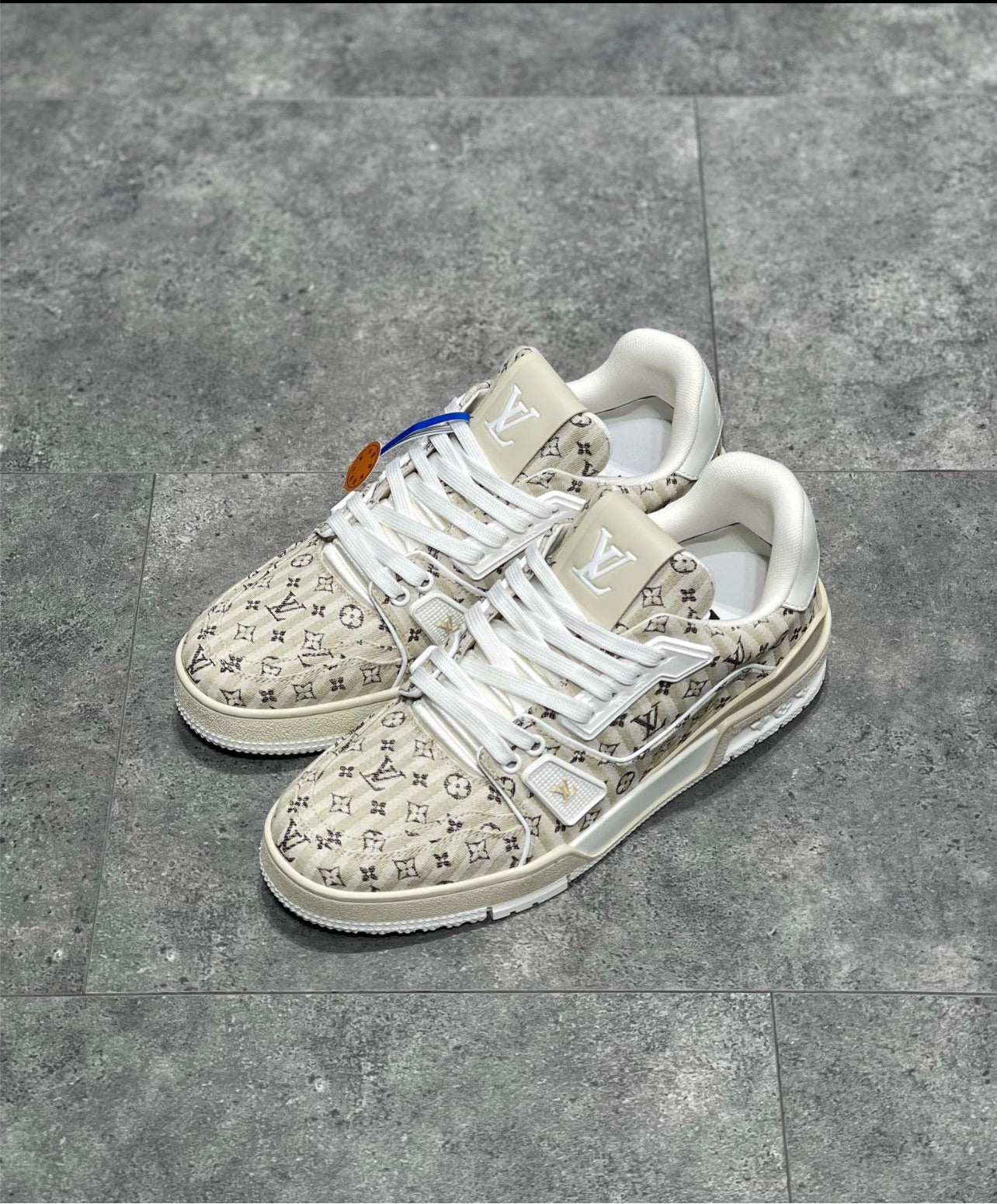 Sneakers Lv Trainers gris facture
