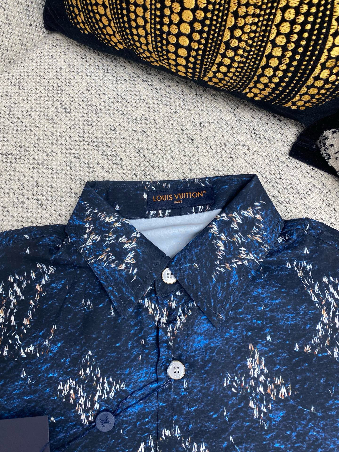 Chemise manche courte à imprimé monogram lv