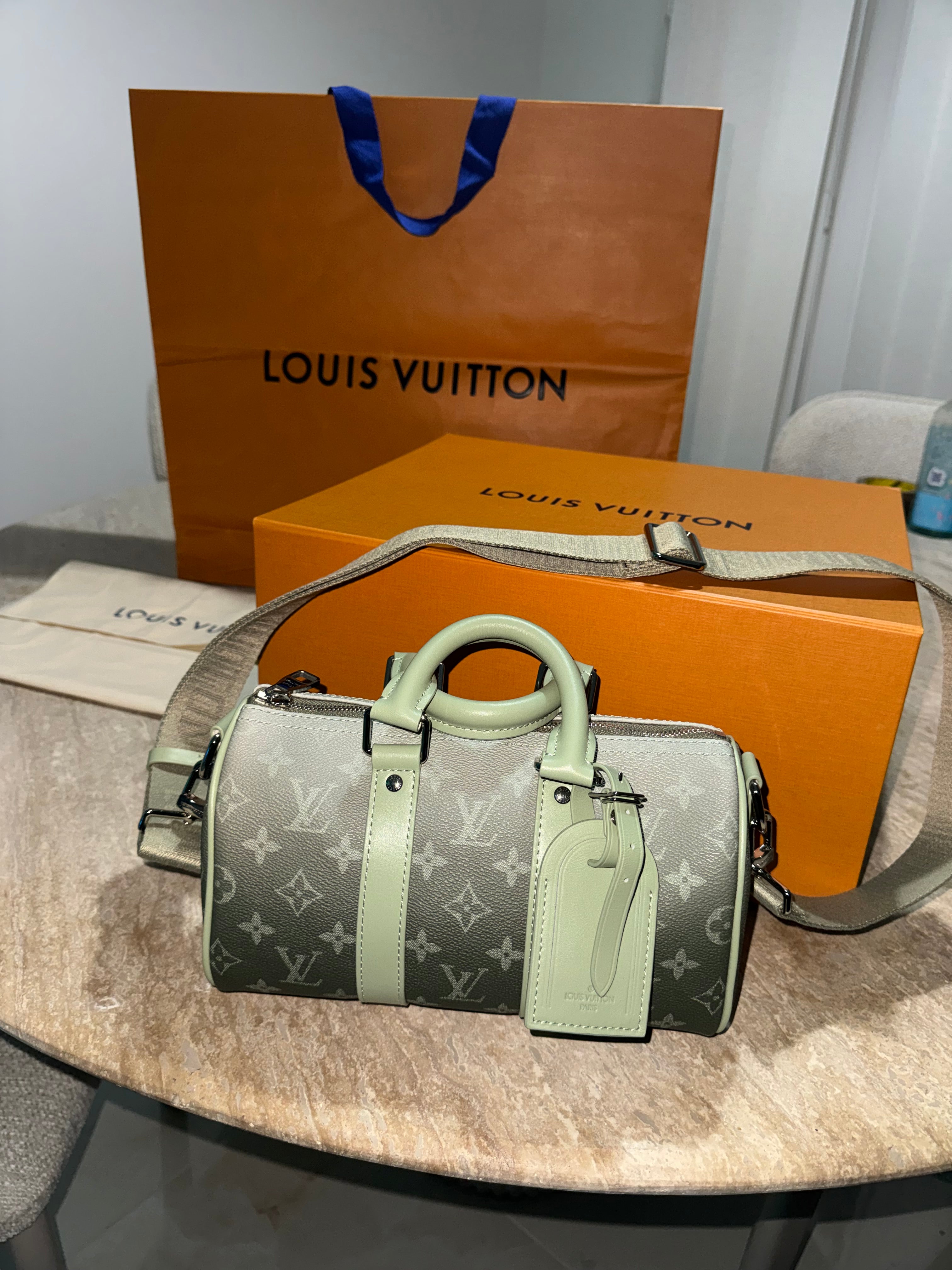 Sac keepall Grey vert 25 facture 10/10