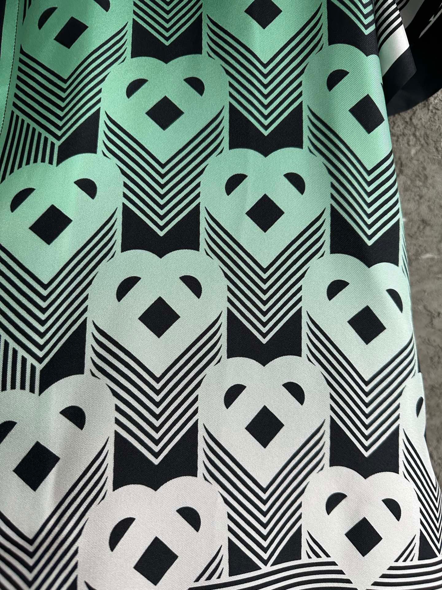 CASAB ENSEMBLE  chemise en soie en dégradé à motif monogrammé