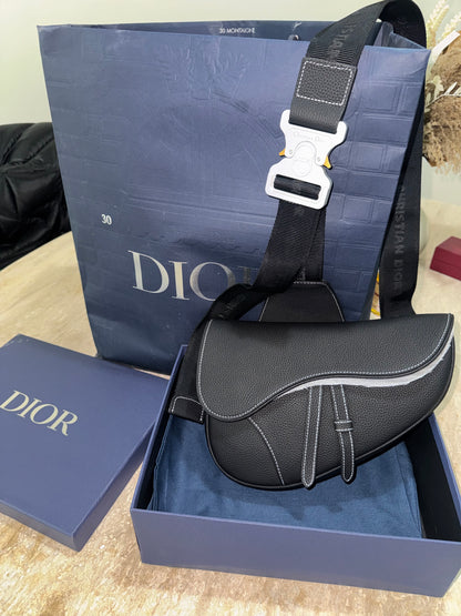 Sac saddle cuir de veau graine noir Cd facture 10/10 📦🚚⚡️