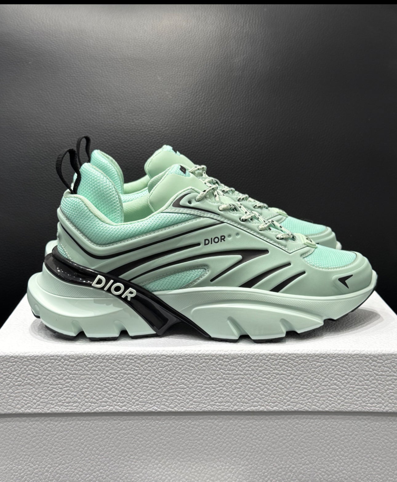 Sneaker B44 Blade
Maille technique vert clair et tissu technique vert clair