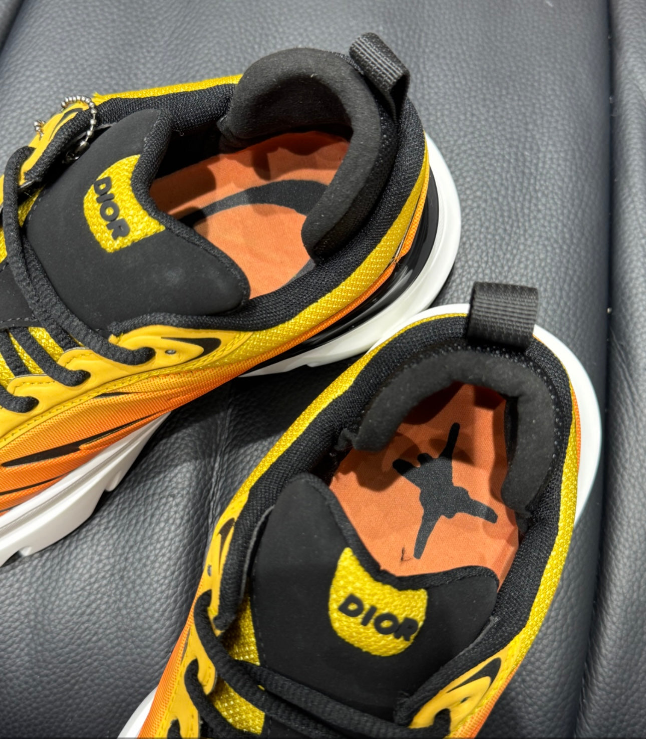 Sneaker B44 Blade DIOR AND LEWIS HAMILTON – ÉDITION LIMITÉE ET NUMÉROTÉE Maille technique orange gradient et tissu technique orange gradient