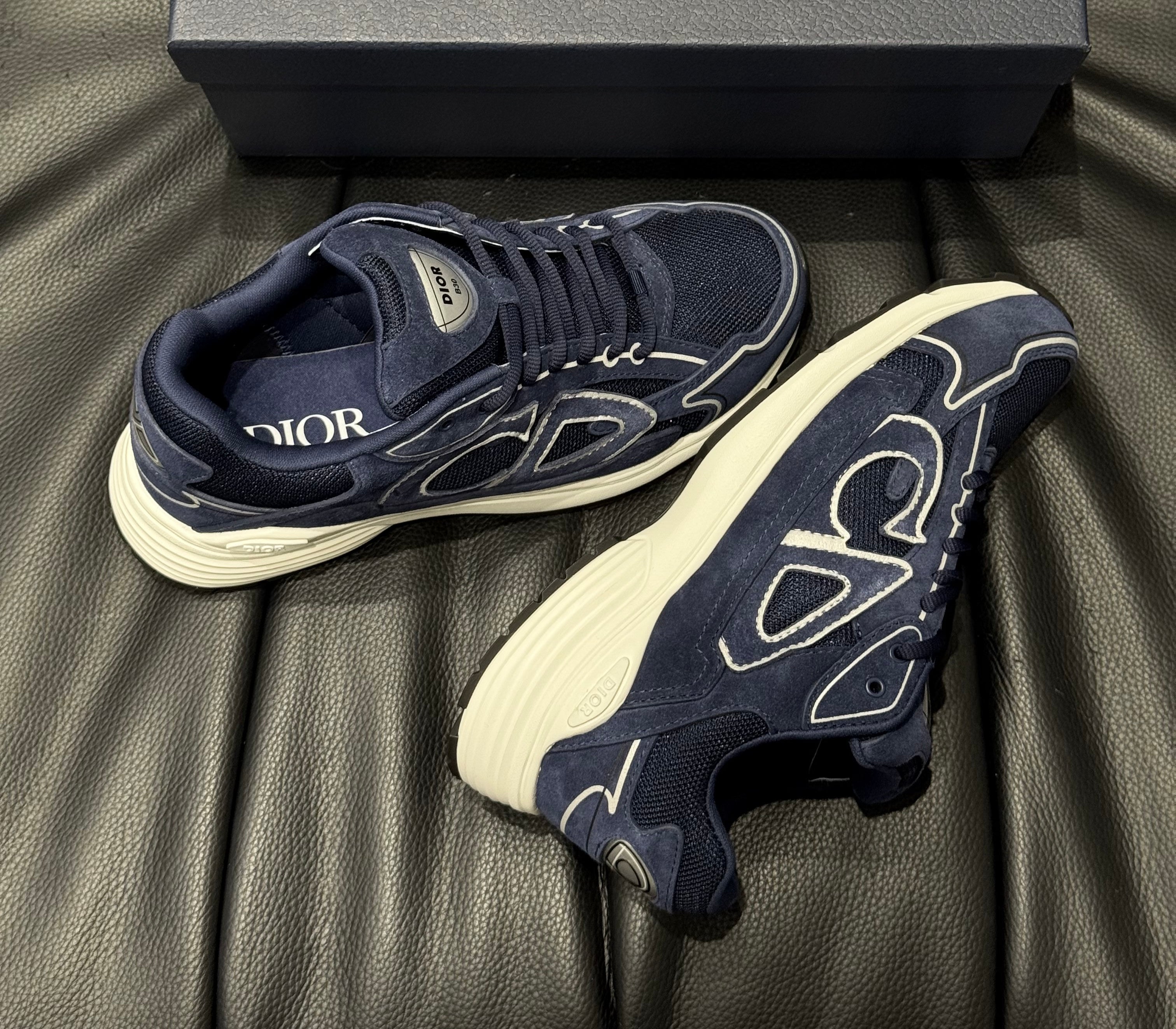 SNEAKERS B30 V3S 2025 💡 VERSION BIEN LISSE SUEDE BLEU RÉFLECTIVE RÉACTION CORRECTES  FACTURE PACKAGING COMPLET MODÈLE POUSSÉ