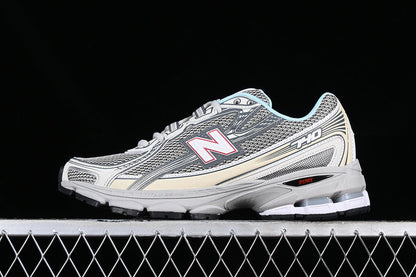 Neue B-Sneaker 740