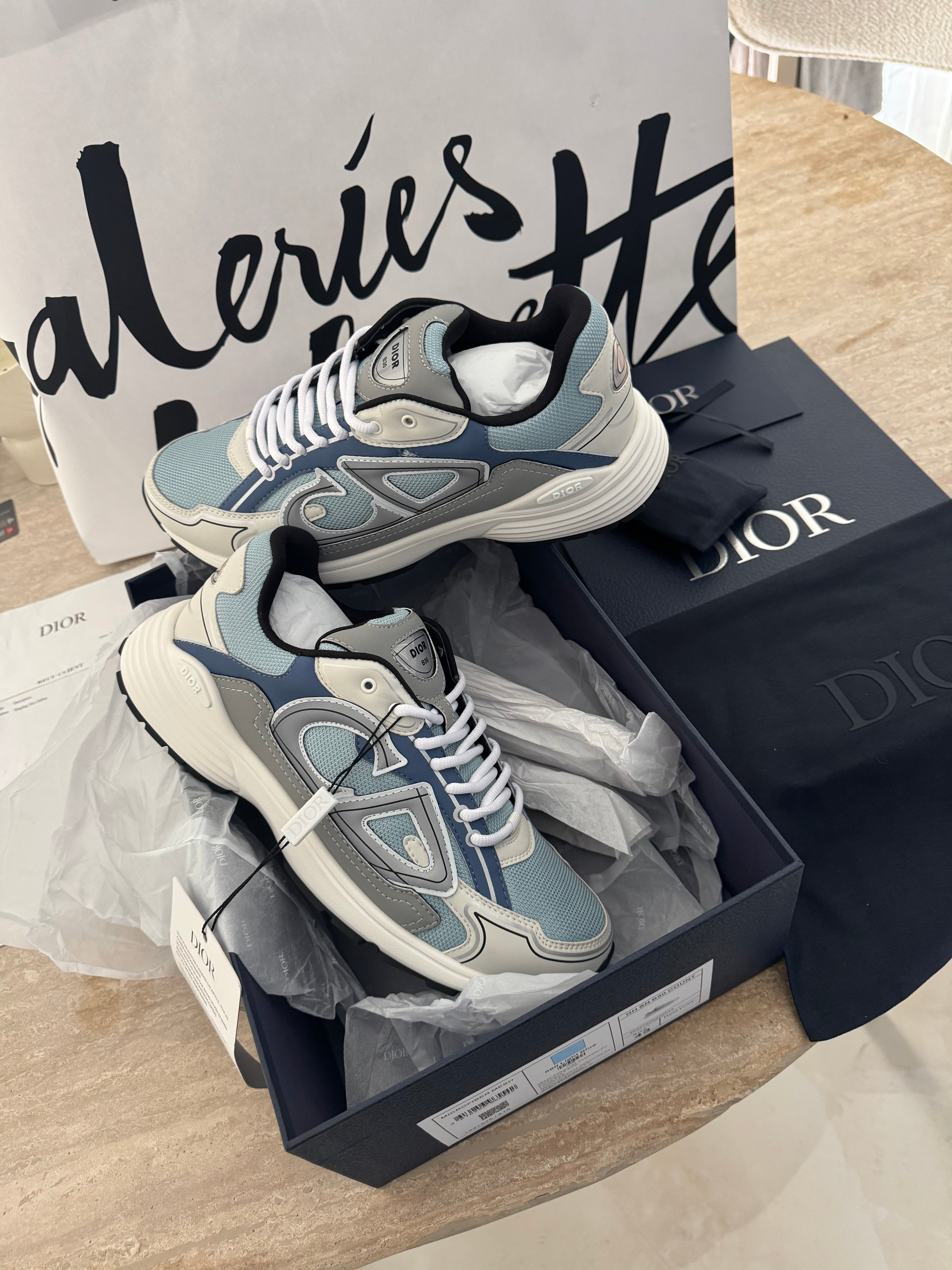 SNEAKERS B30 V3S VERSION BIEN LISSE BLEU CIEL RÉFLECTIVE RÉACTION CORRECTES  FACTURE PACKAGING COMPLET