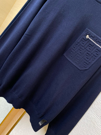 Pull en laine bleu marine FF 10/10