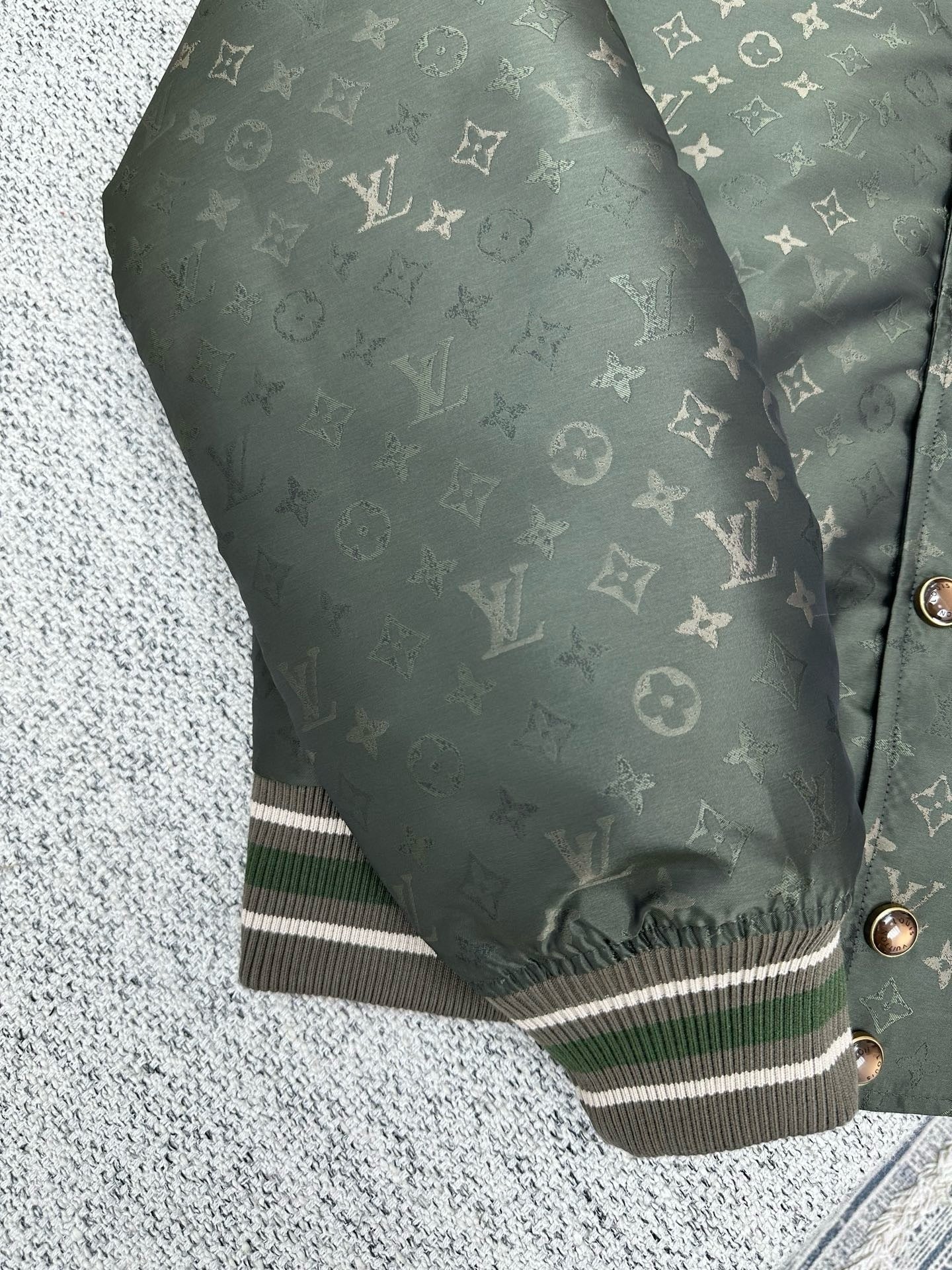 Bomber Monogram lv Kaki 10/10
