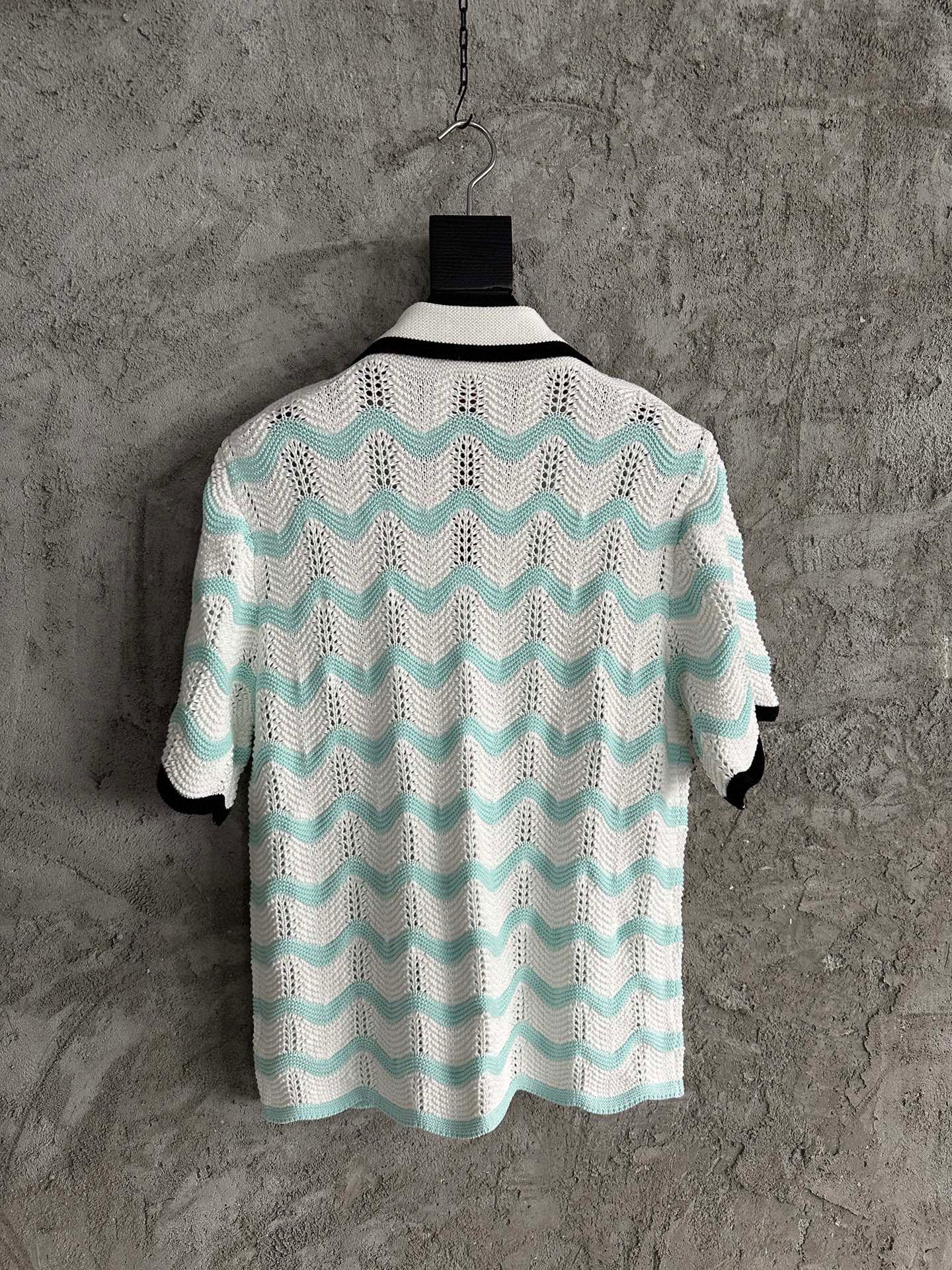 ENSEMBLE GRADIENT WAVE COTTON CROCHET SHORT SLEEVE SHIRT