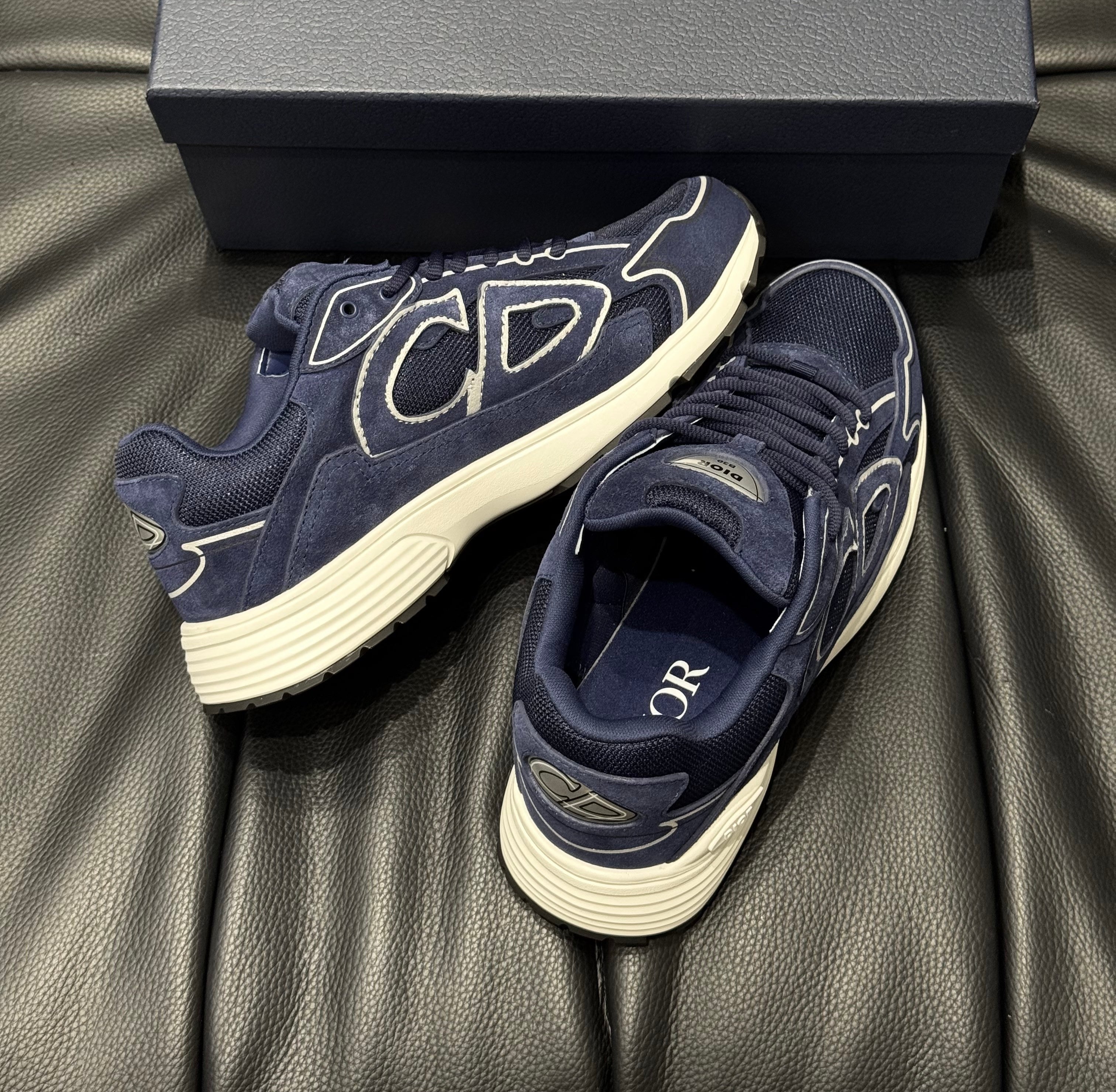 SNEAKERS B30 V3S 2025 💡 VERSION BIEN LISSE SUEDE BLEU RÉFLECTIVE RÉACTION CORRECTES  FACTURE PACKAGING COMPLET MODÈLE POUSSÉ
