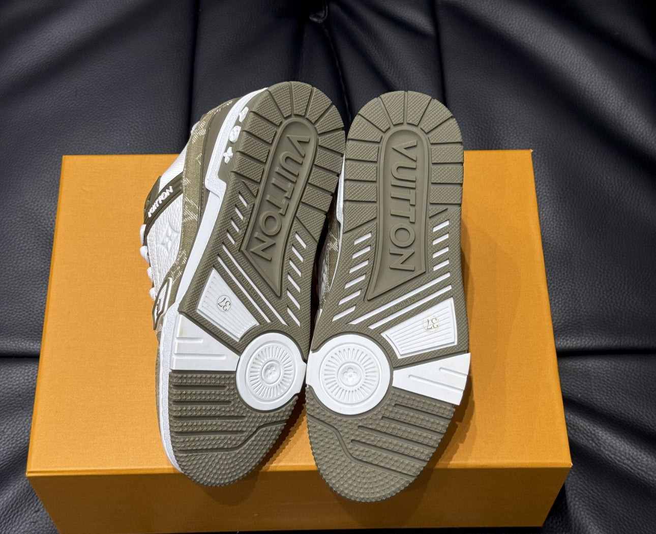 Sneakers Lv trainers kaki 2025 facture