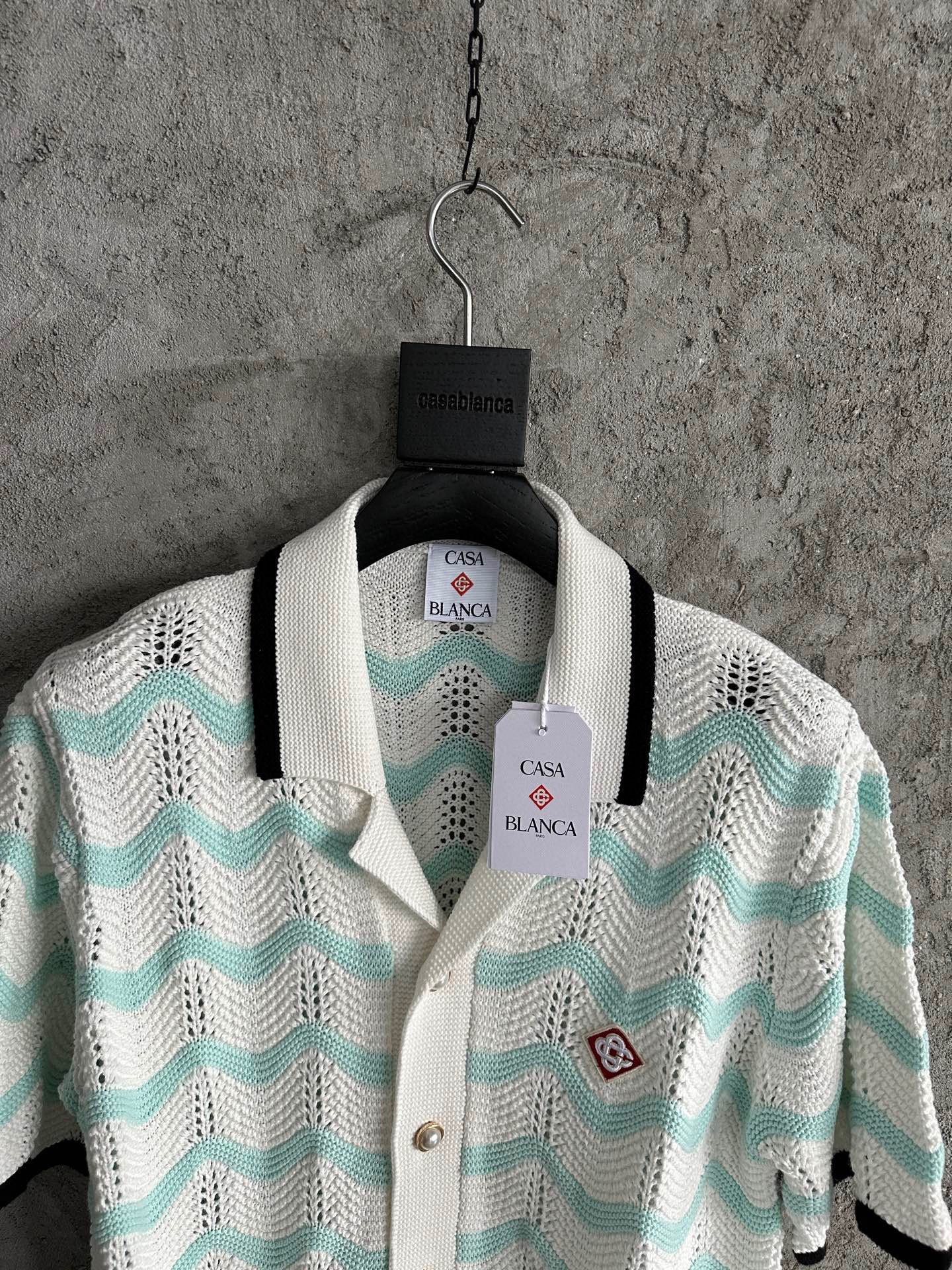 ENSEMBLE GRADIENT WAVE COTTON CROCHET SHORT SLEEVE SHIRT