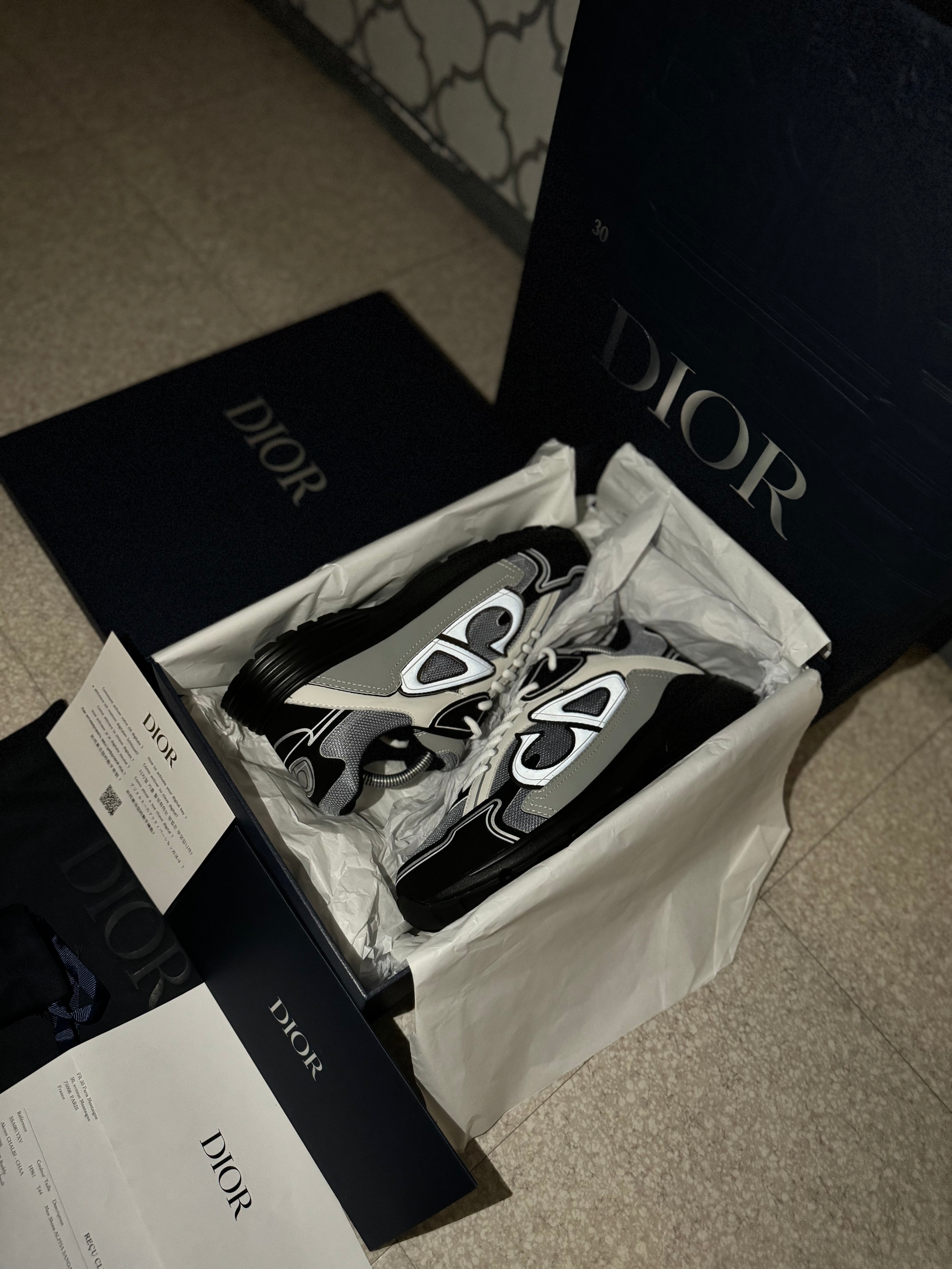 SNEAKERS B30 V3 VERSION BIEN LISSE GRIS BLANC RÉFLECTIVE RÉACTION CORRECTES   FACTURE PACKAGING COMPLET