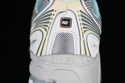 Neue B-Sneaker 740