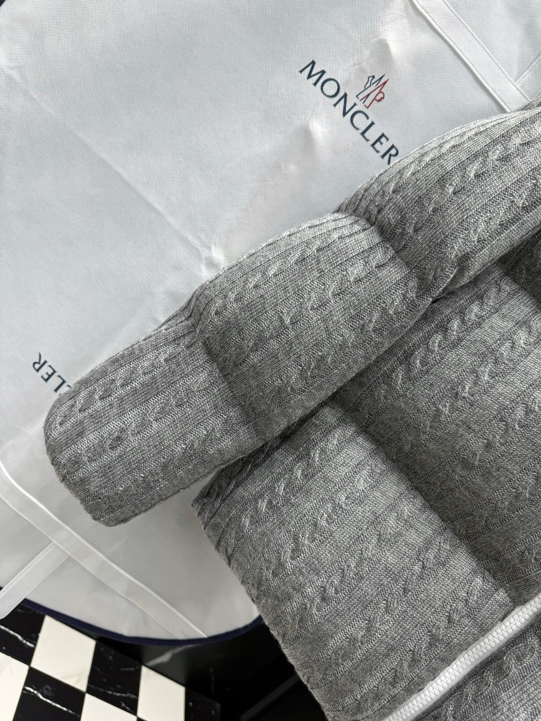 Doudoune Moncl’r Night Grey   x  Palm Austru 10/10