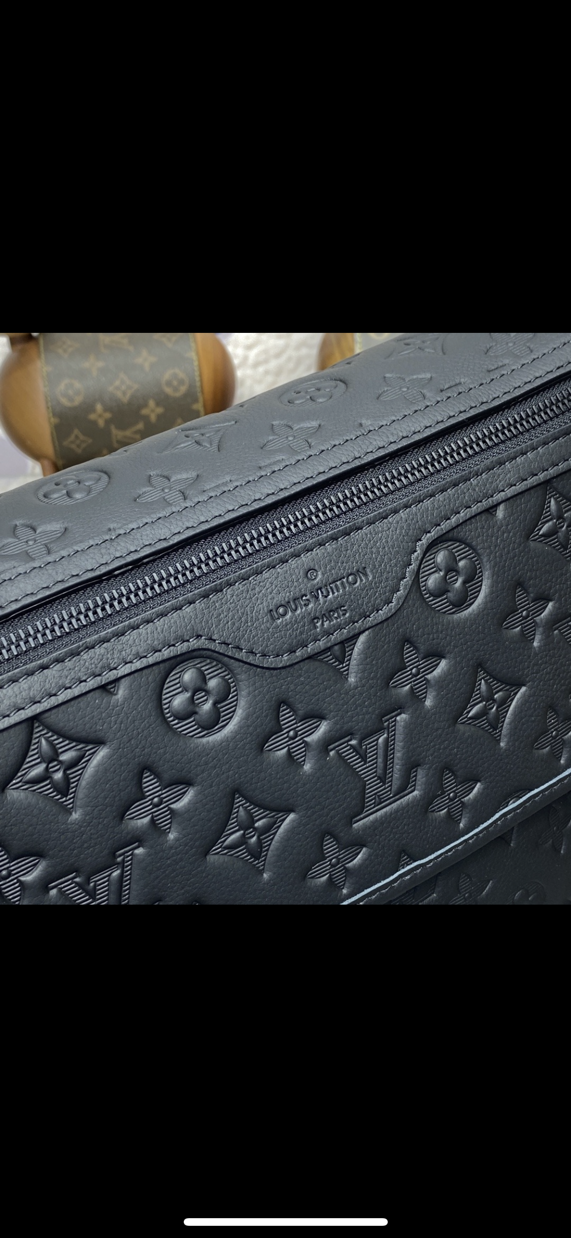 Sac messenger voyager pm toile monogram eclipse 2024 Facture 10/10