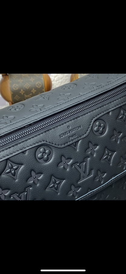 Sac messenger voyager pm toile monogram eclipse 2024 Facture 10/10