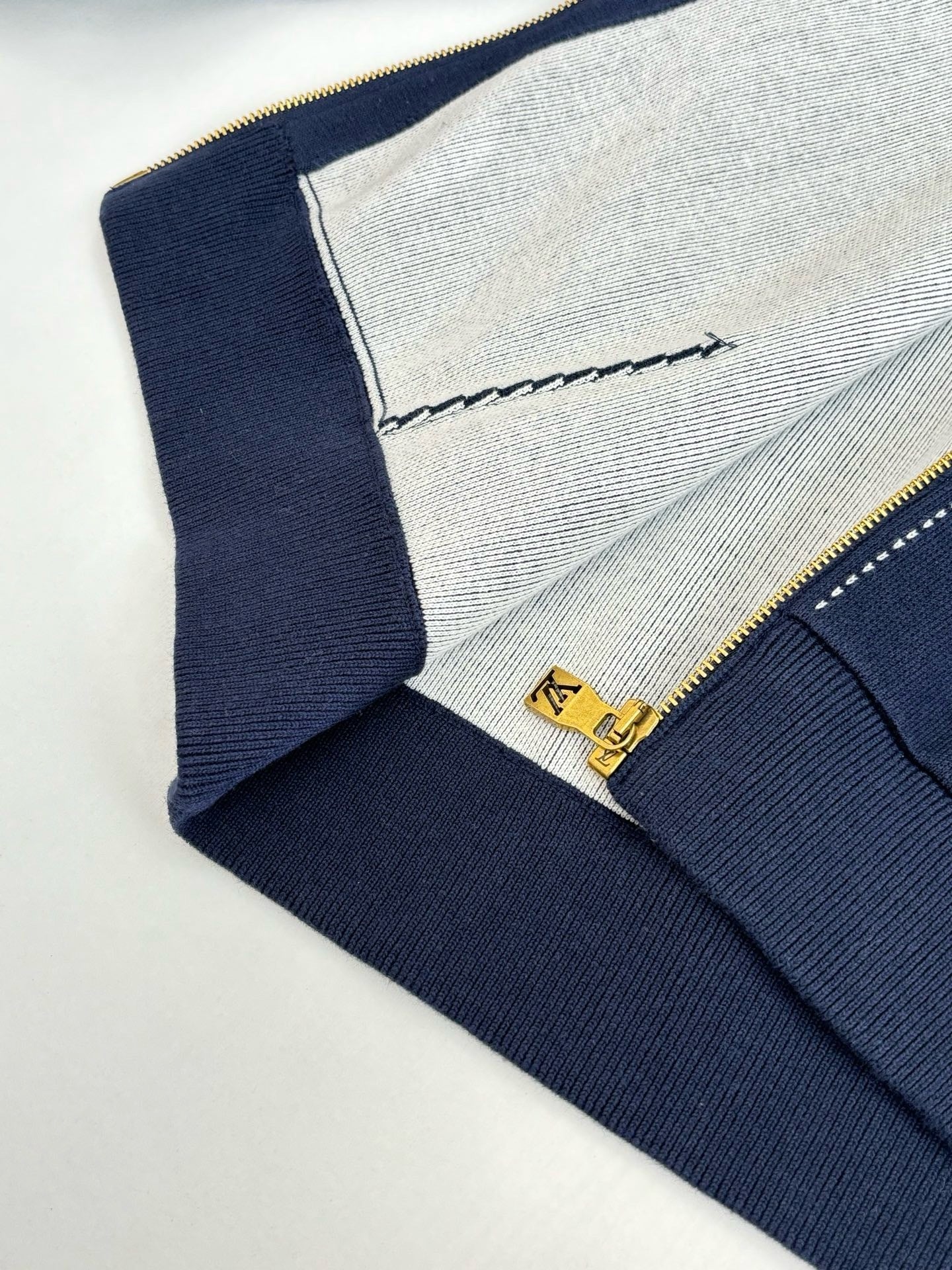 Sweat capuche motif Zippee Intarsia Lv 10/10 📦⚡️🚚 bleu nuit