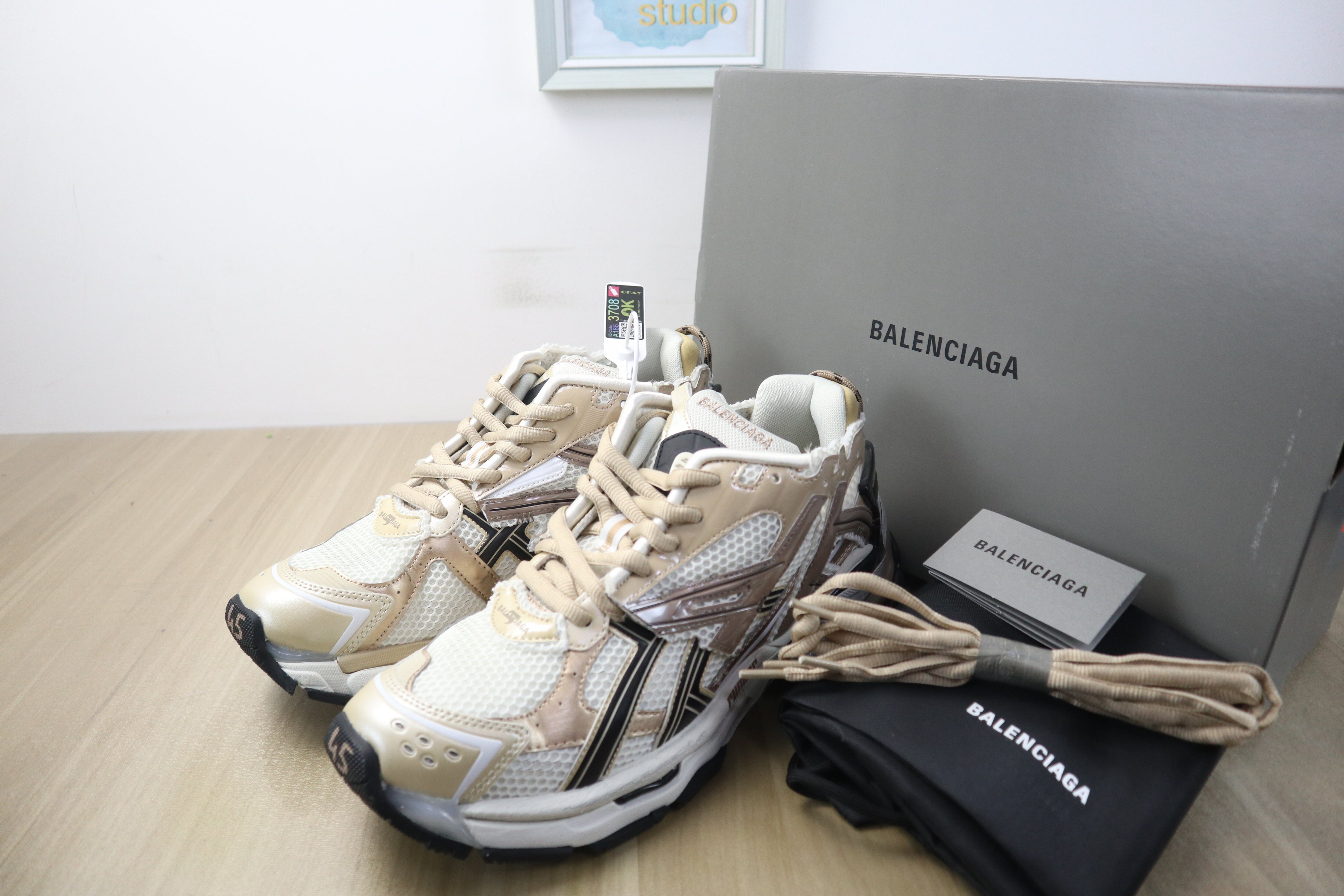 Blcg Runner white bronze invoice