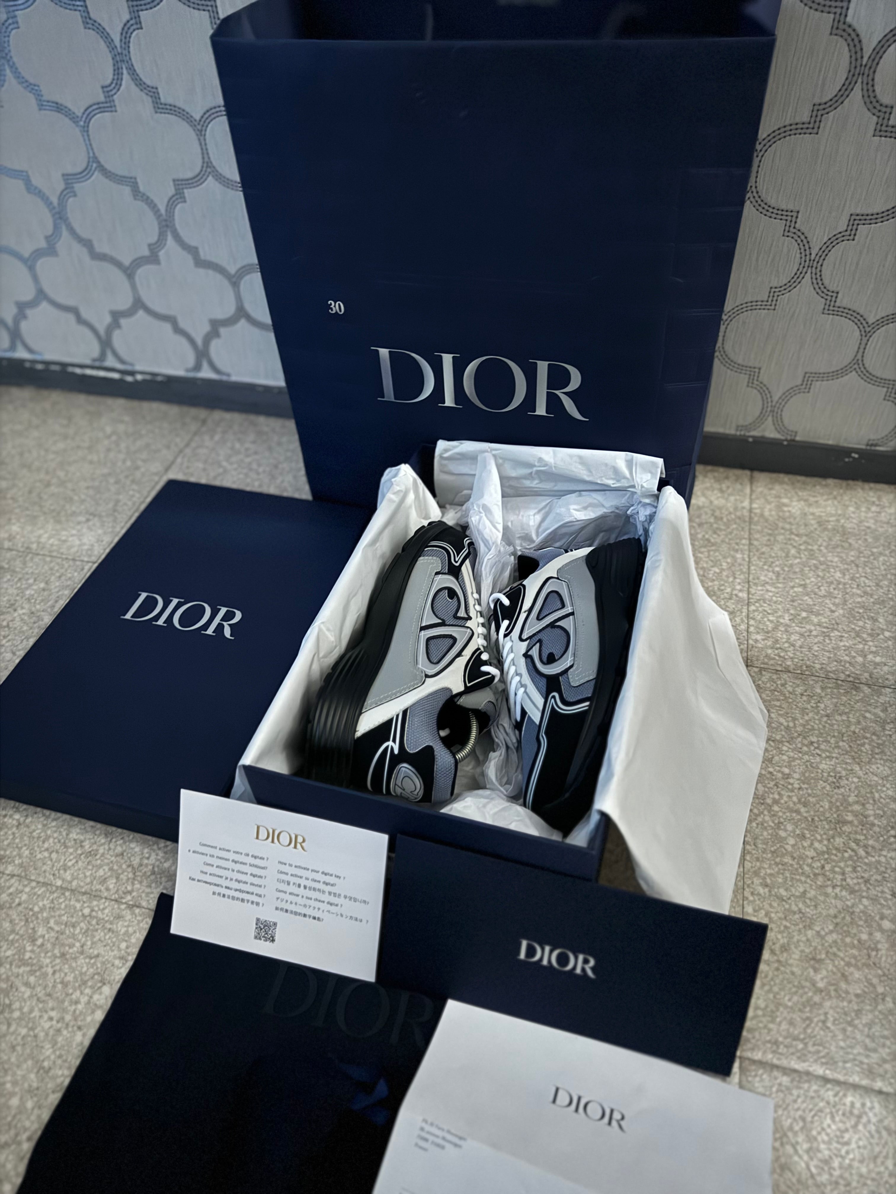 SNEAKERS B30 V3 VERSION BIEN LISSE GRIS BLANC RÉFLECTIVE RÉACTION CORRECTES   FACTURE PACKAGING COMPLET