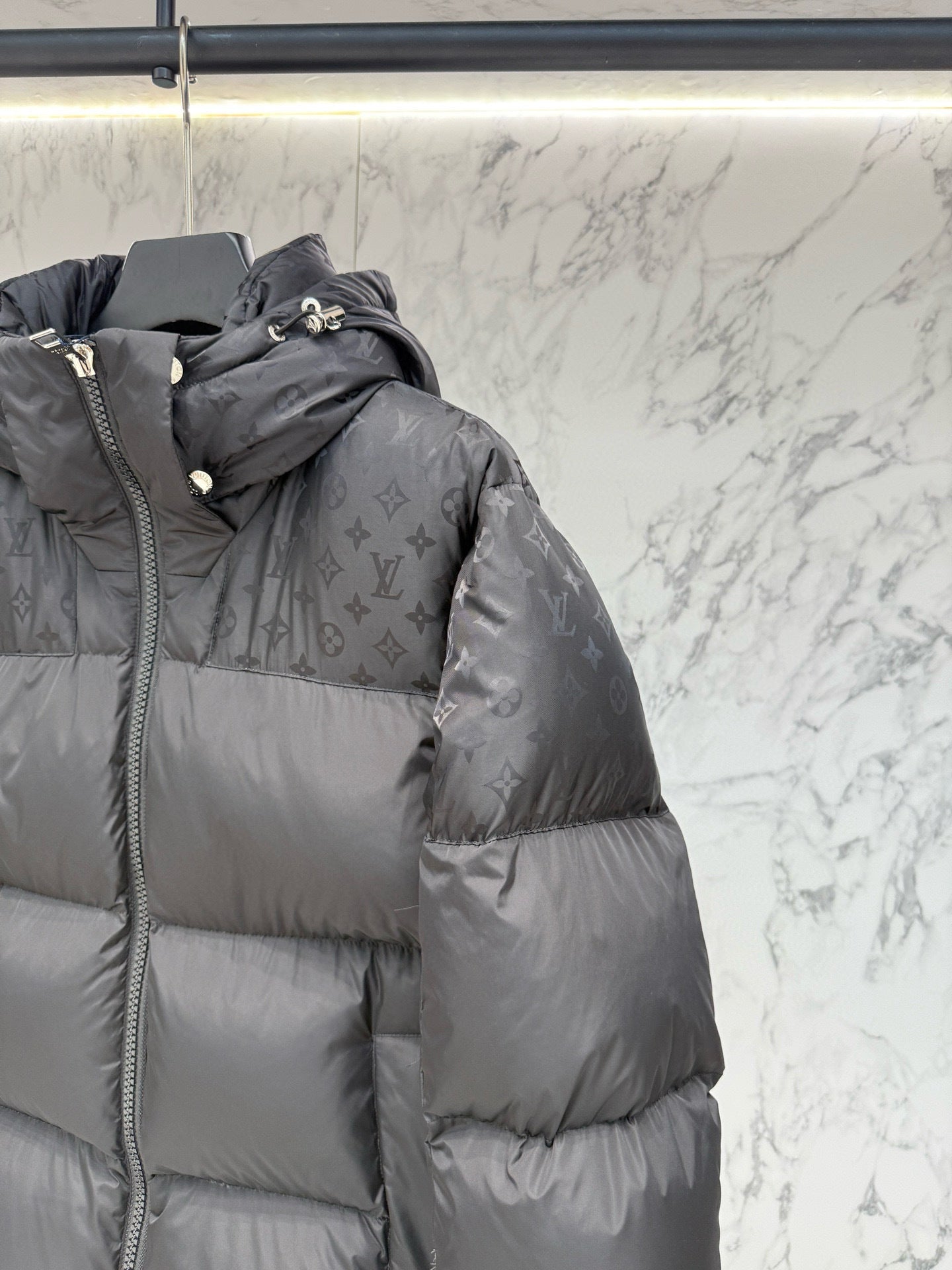 Blouson à détails Monogram en duvet ecodown lv