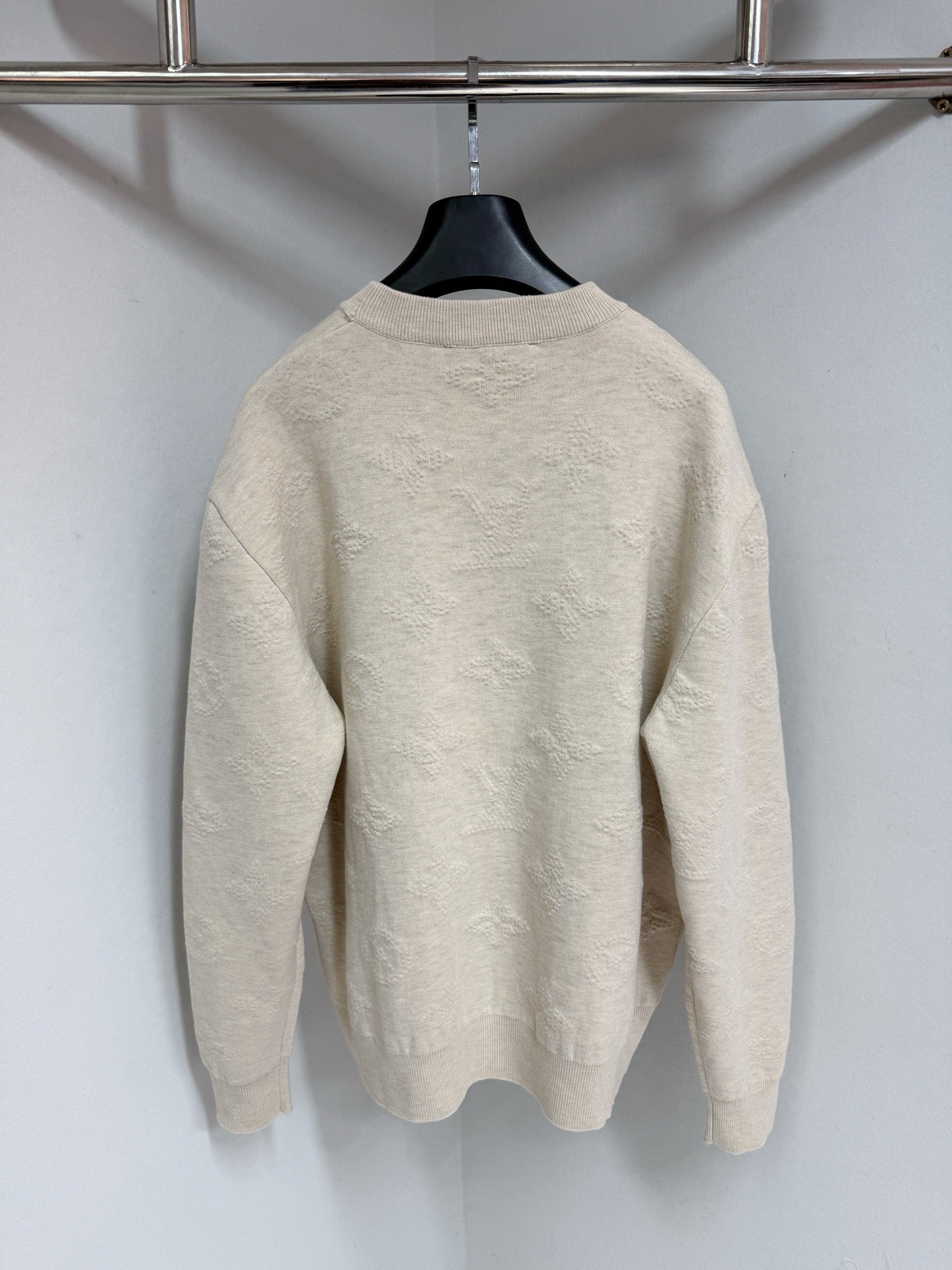 Pull Lv embossé Monogram beige