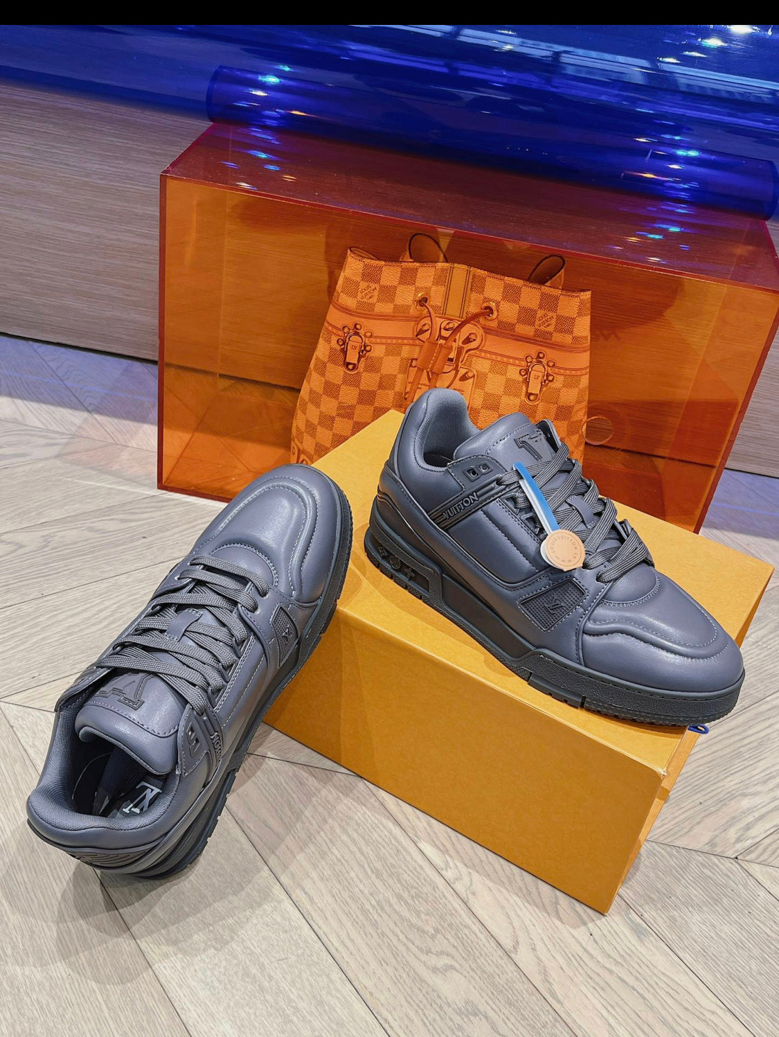 Lv trainers grise facture
