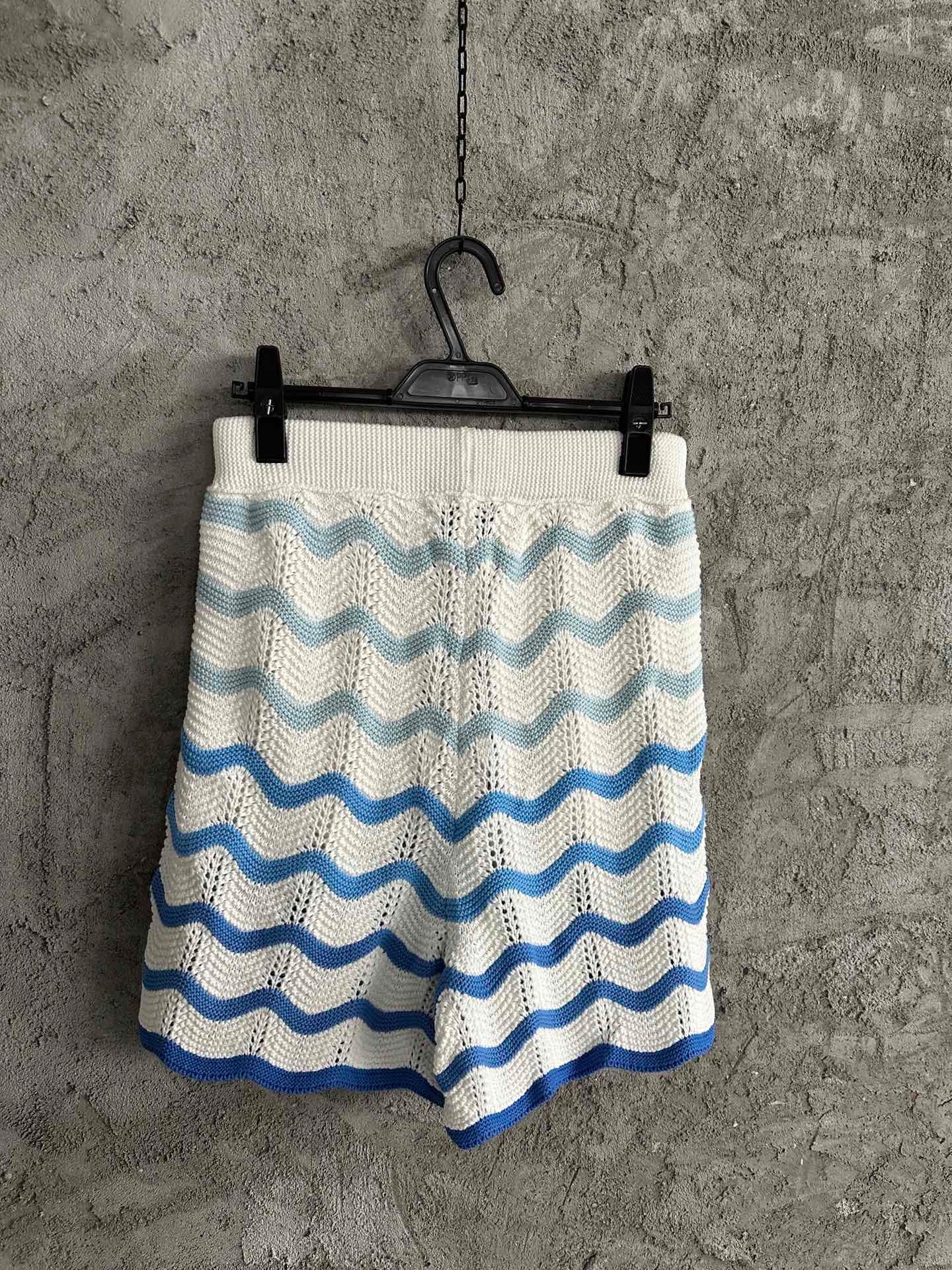 Wavy Gradient Crochet Shorts