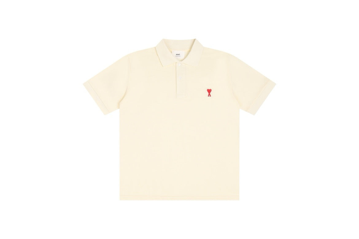 Polo beige à petit logo ami de cœur rouge