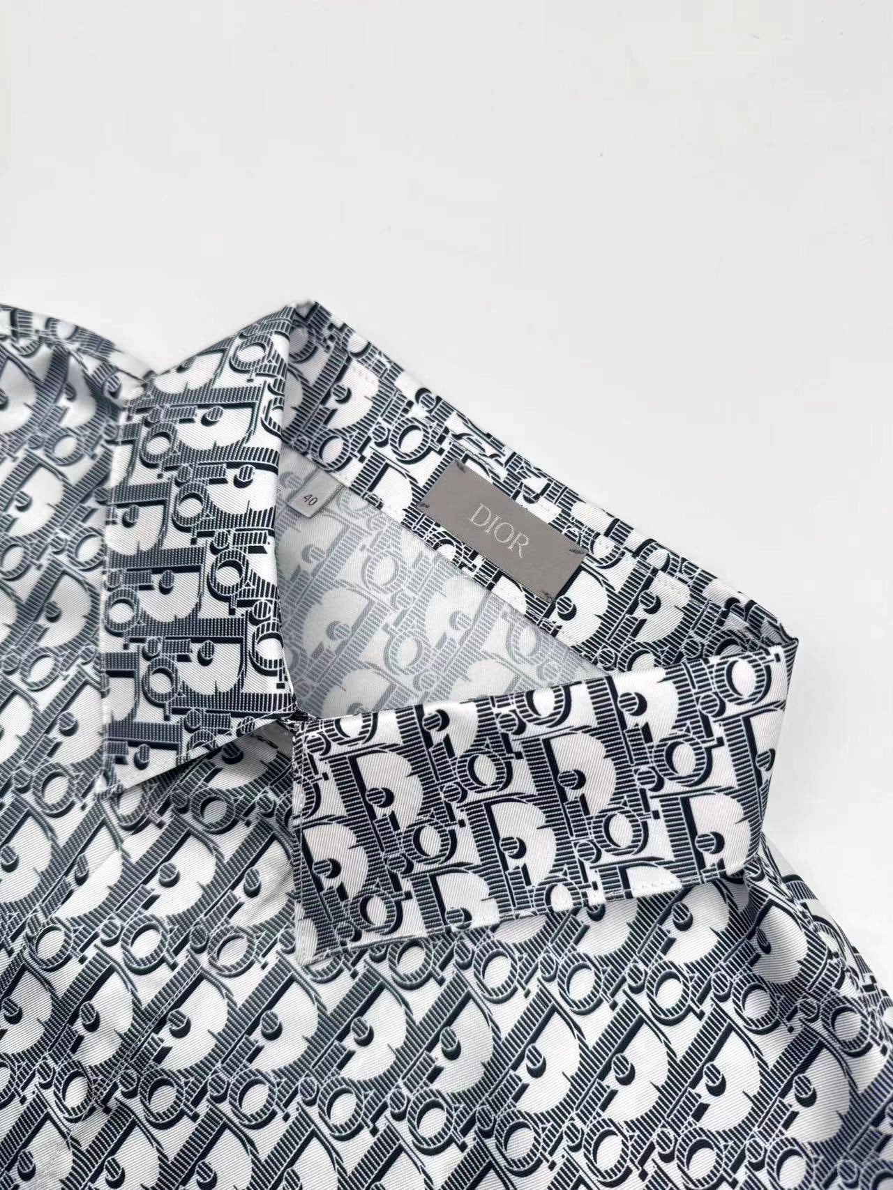 Chemise CD Oblique Sergé de soie blanche et bleue